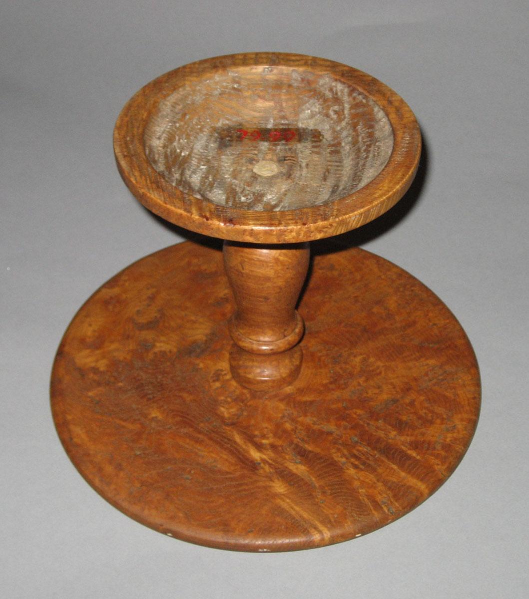 1979.0099 Stand, Tazza (bottom)