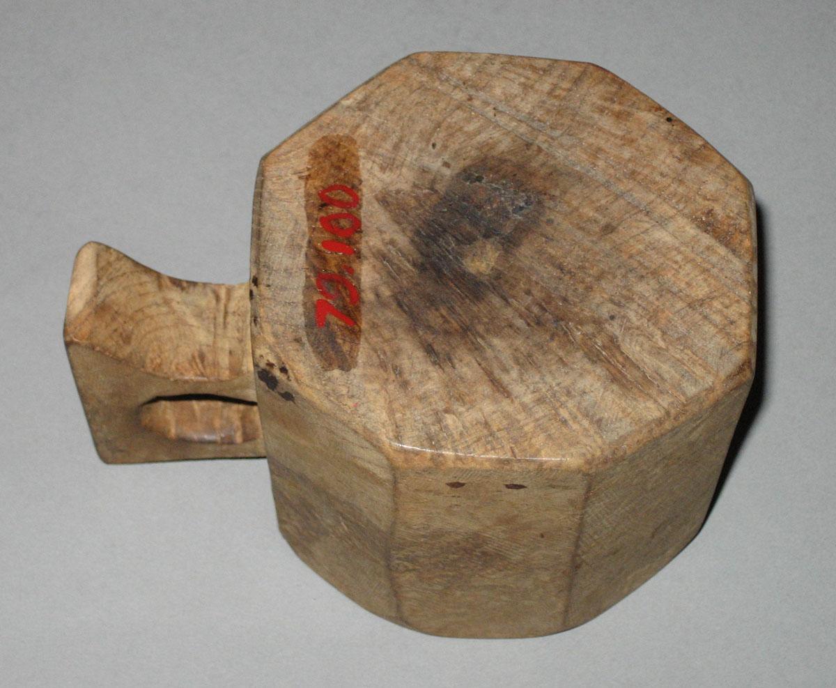1979.0100 Cup (bottom)