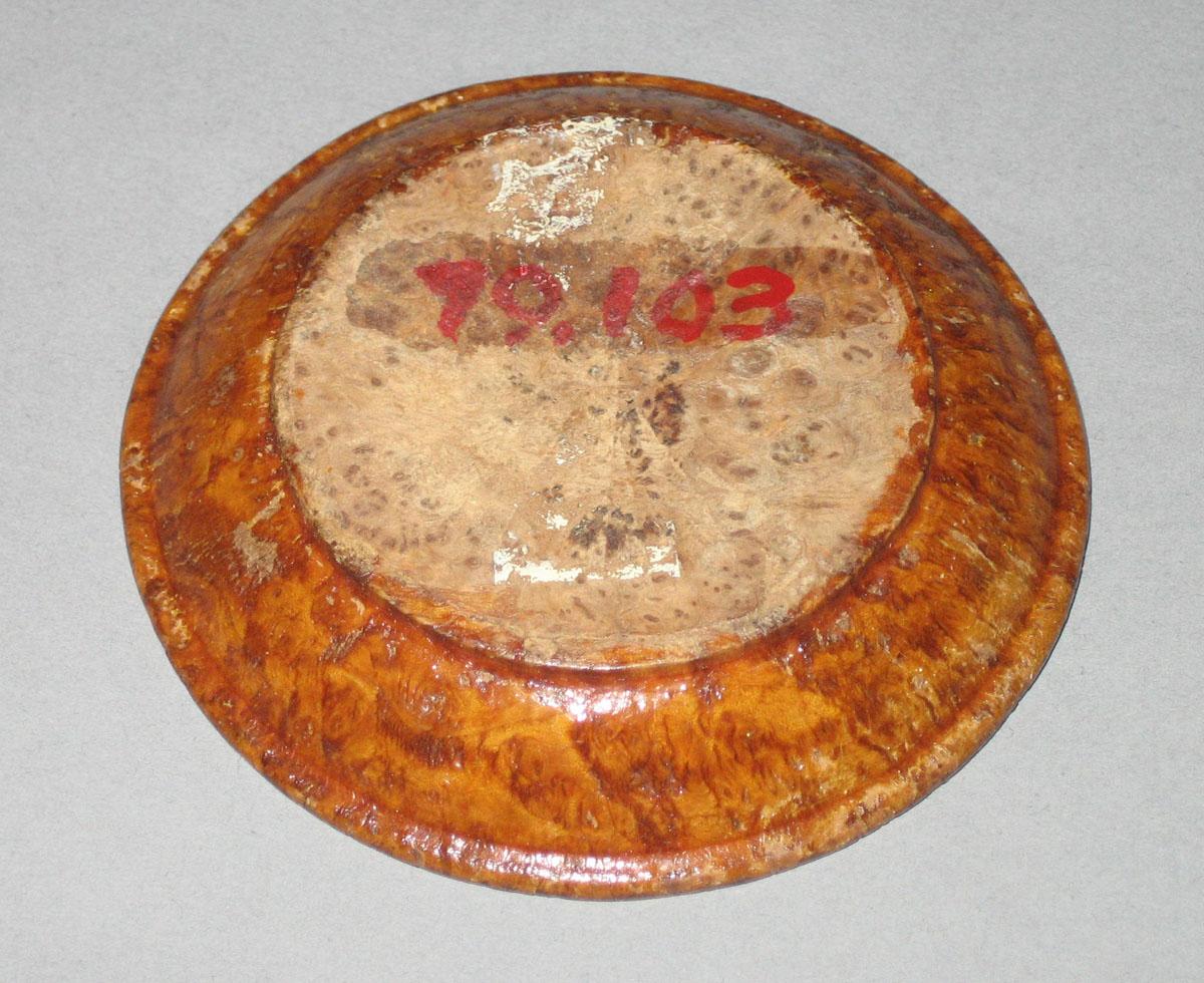 1979.0103 Saucer (bottom)