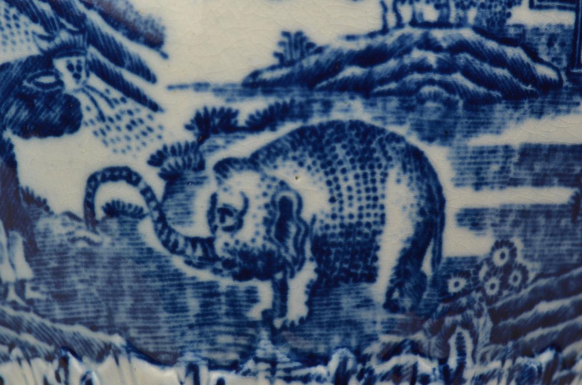 1979.0110 Flower container, detail