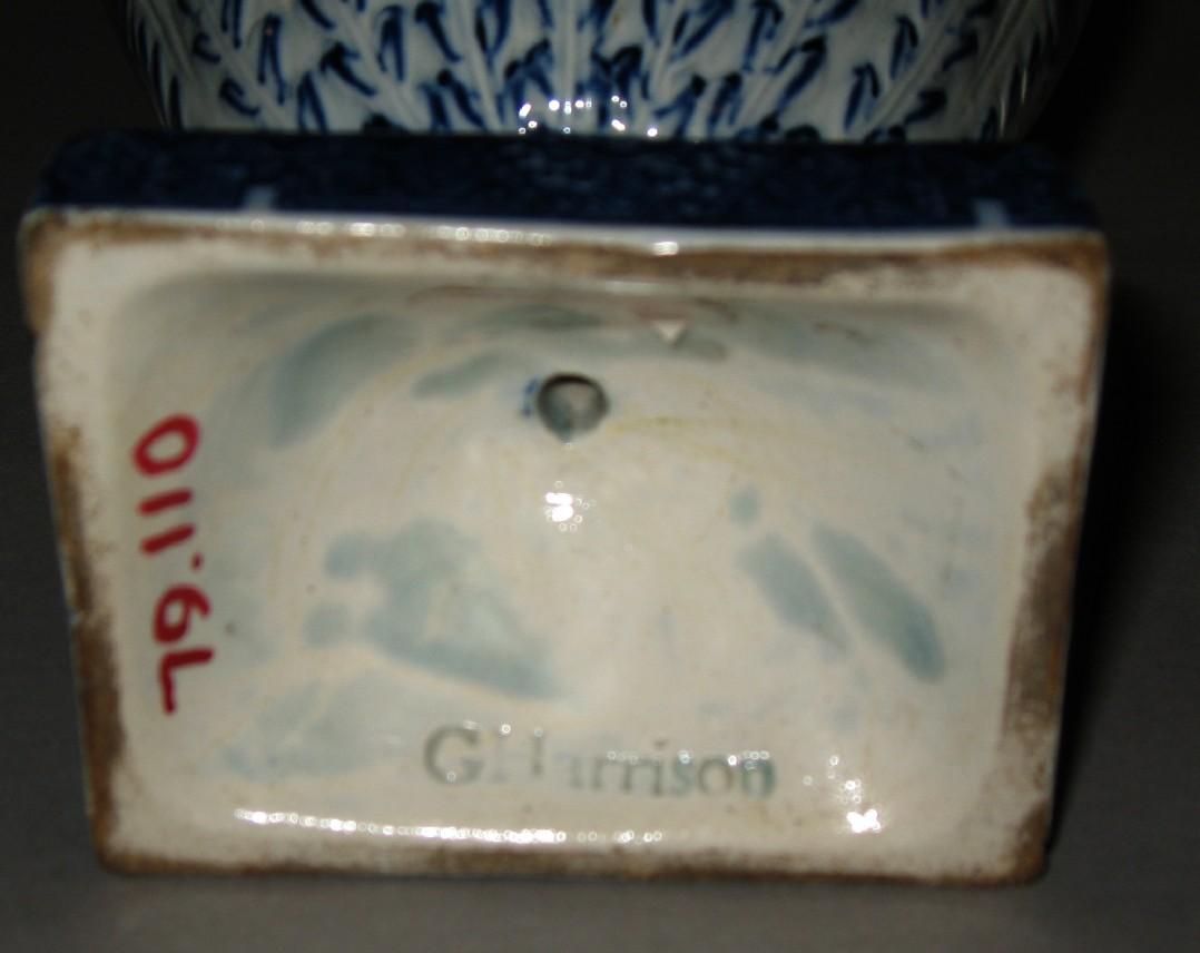 1979.0110 Vase (mark)