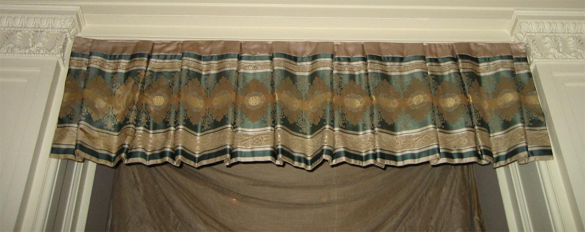 1957.1345.004 C Valance