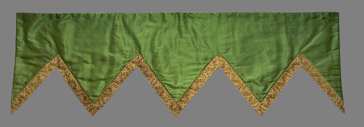 1957.1346.001 A Window Hanging, Valance