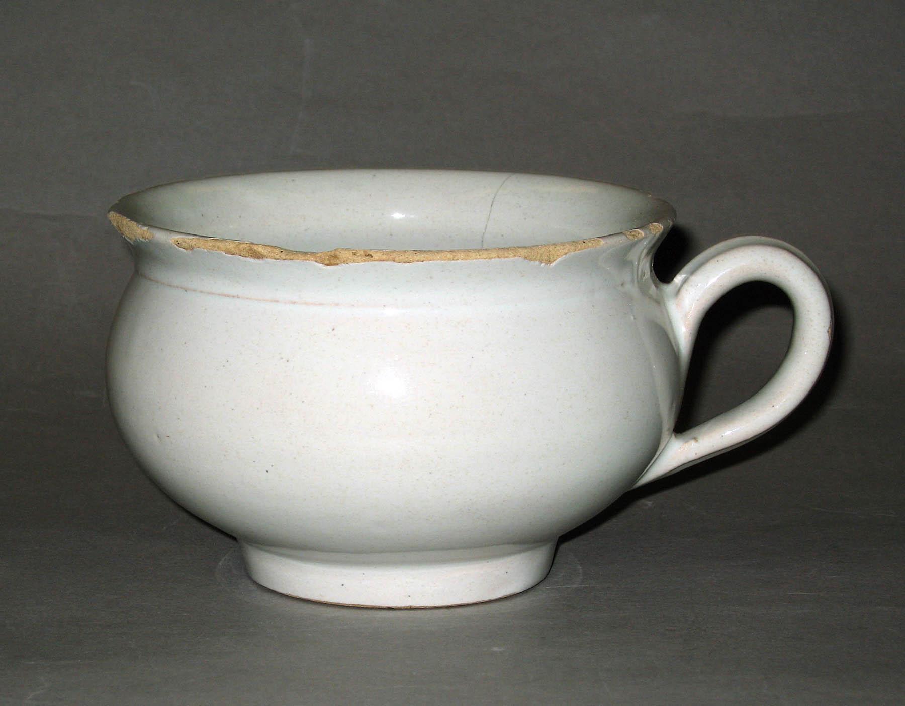 1979.0131 Earthenware pot