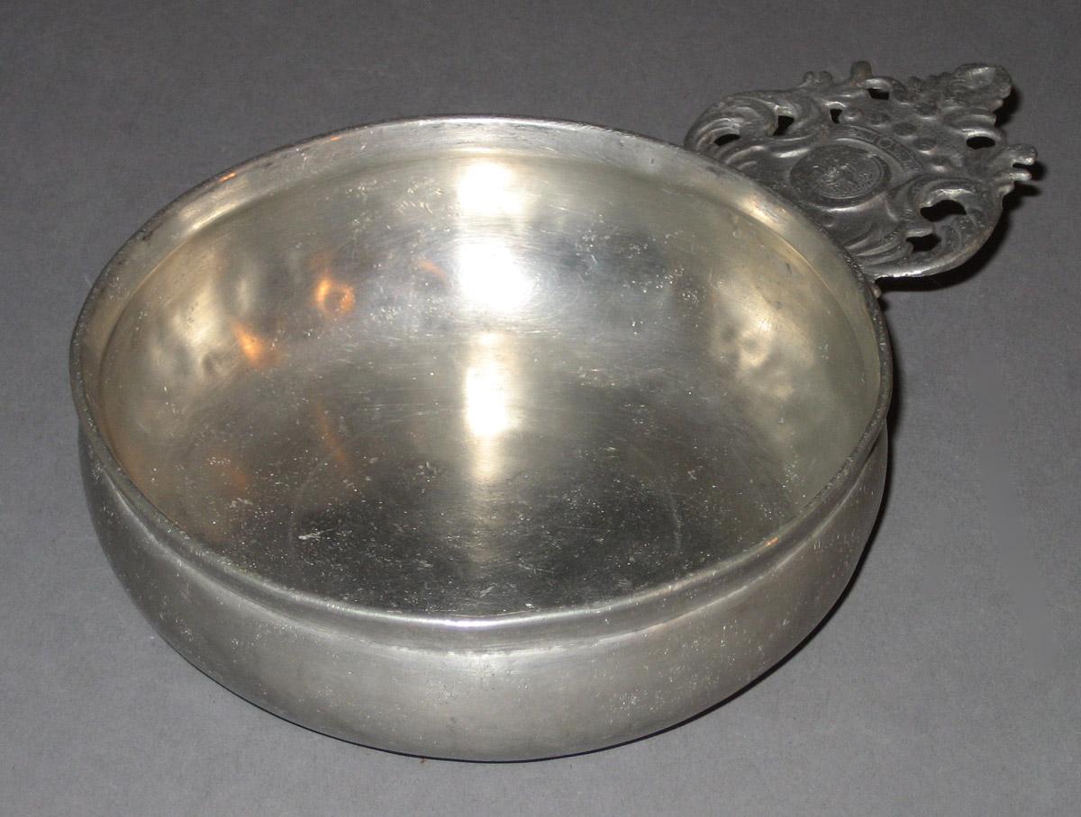 1979.0132 Porringer