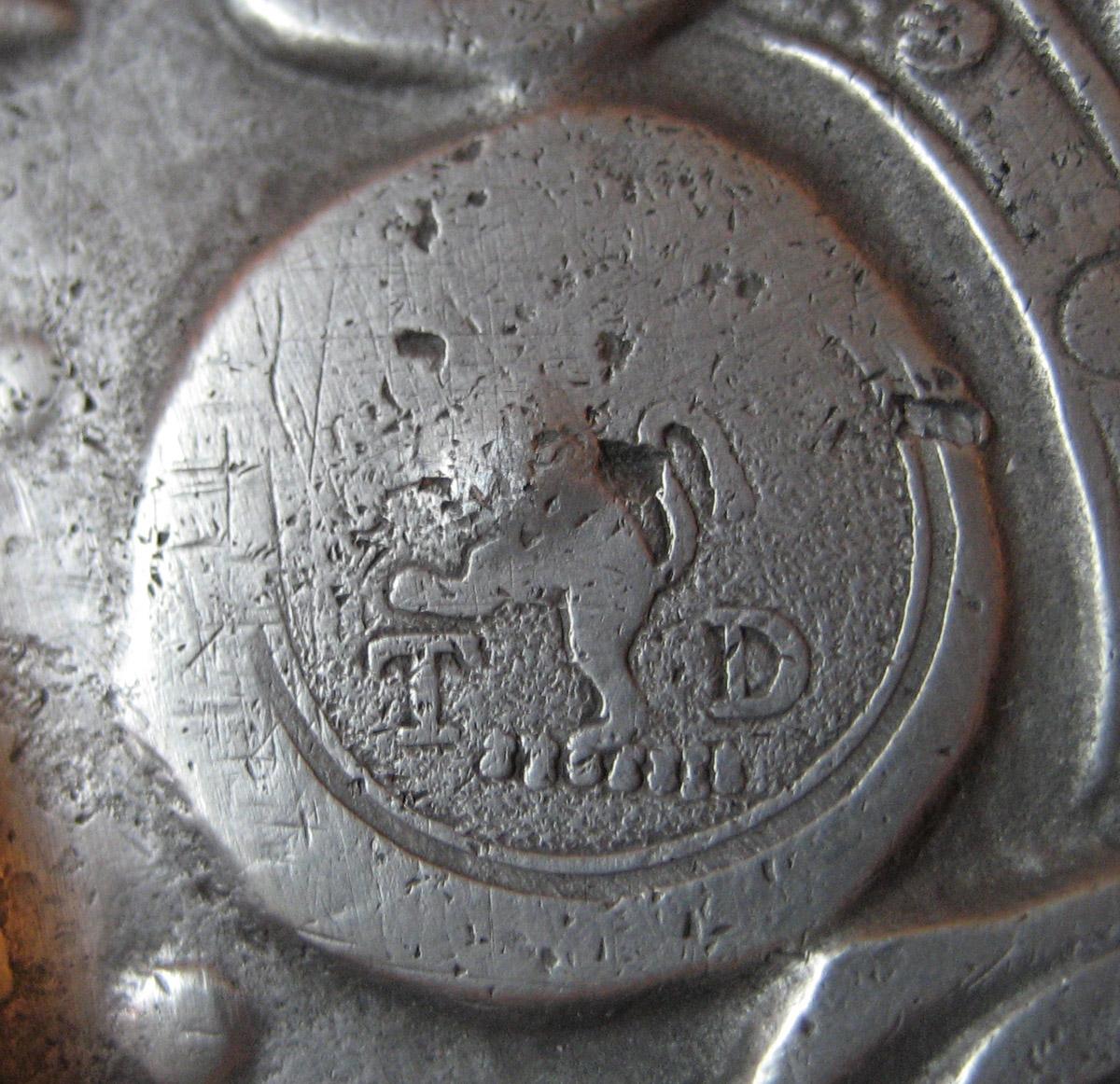 1979.0132 Porringer (mark)