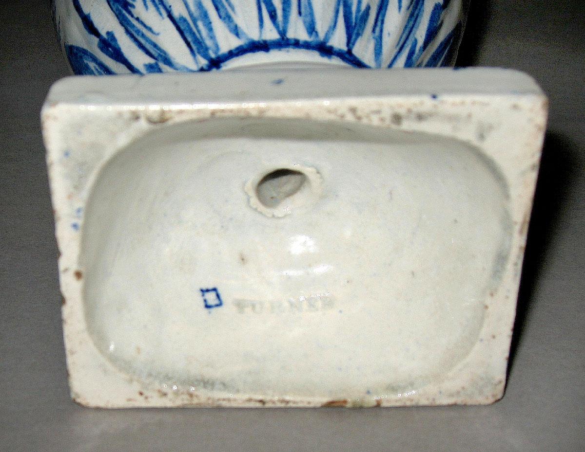 1979.0146 Vase (mark)