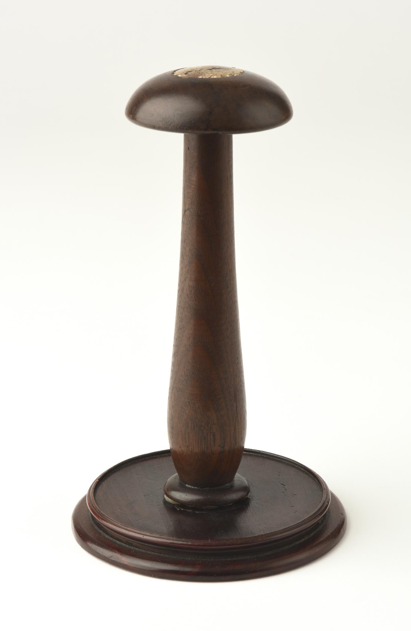 1979.0159 C Wig stand, view 1