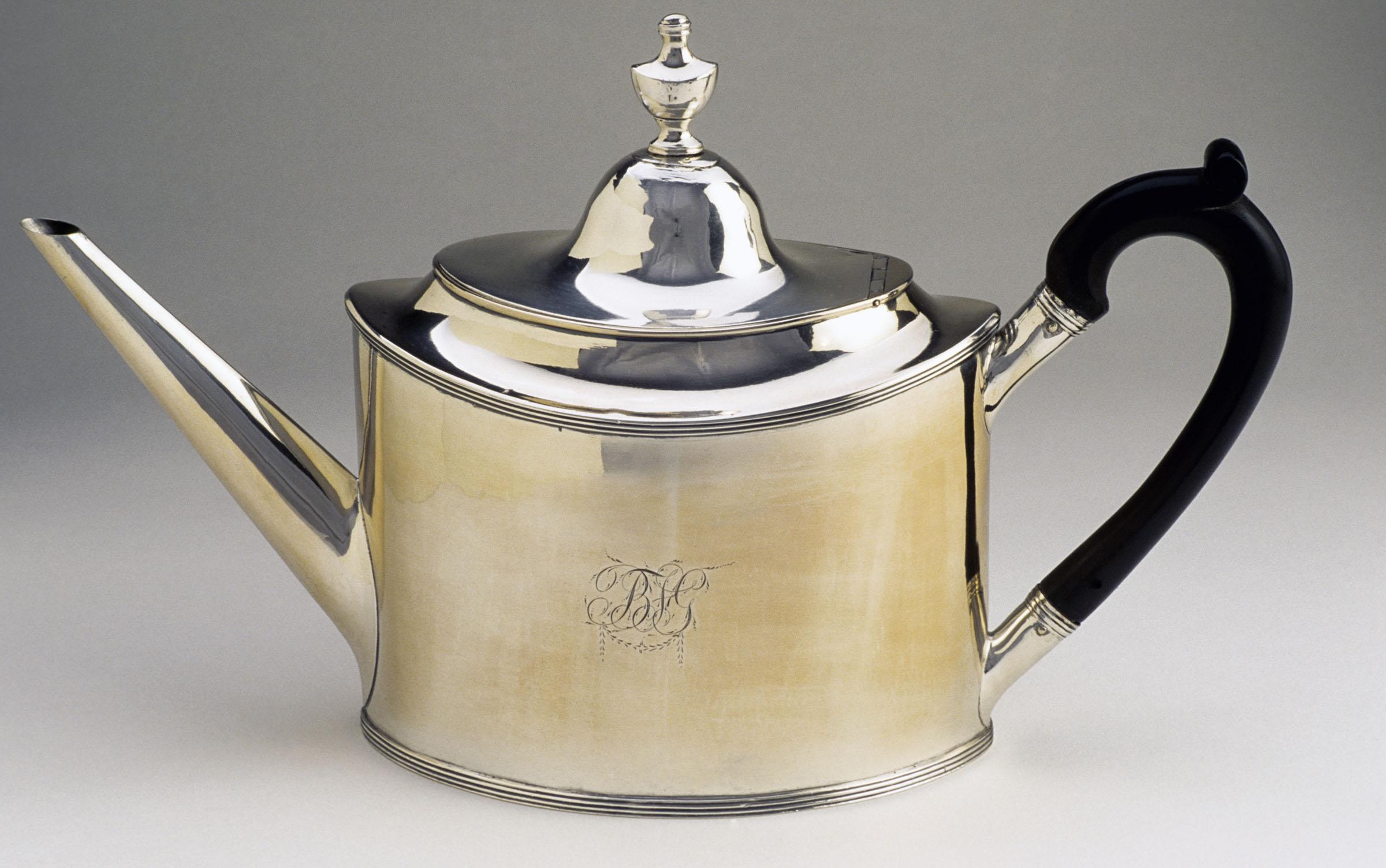 1979.0192 Teapot, view 2
