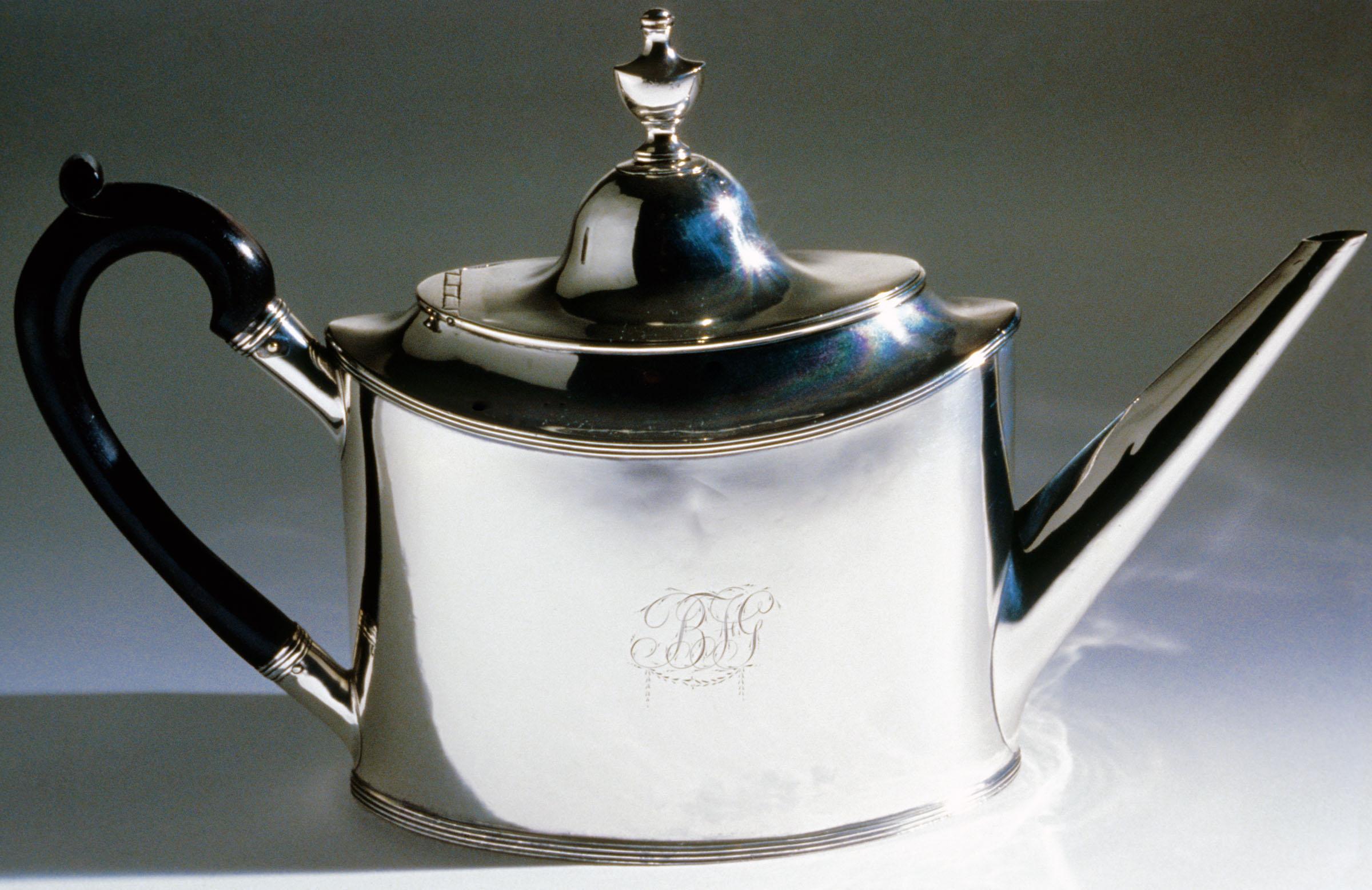 1979.0192 Teapot, view 1