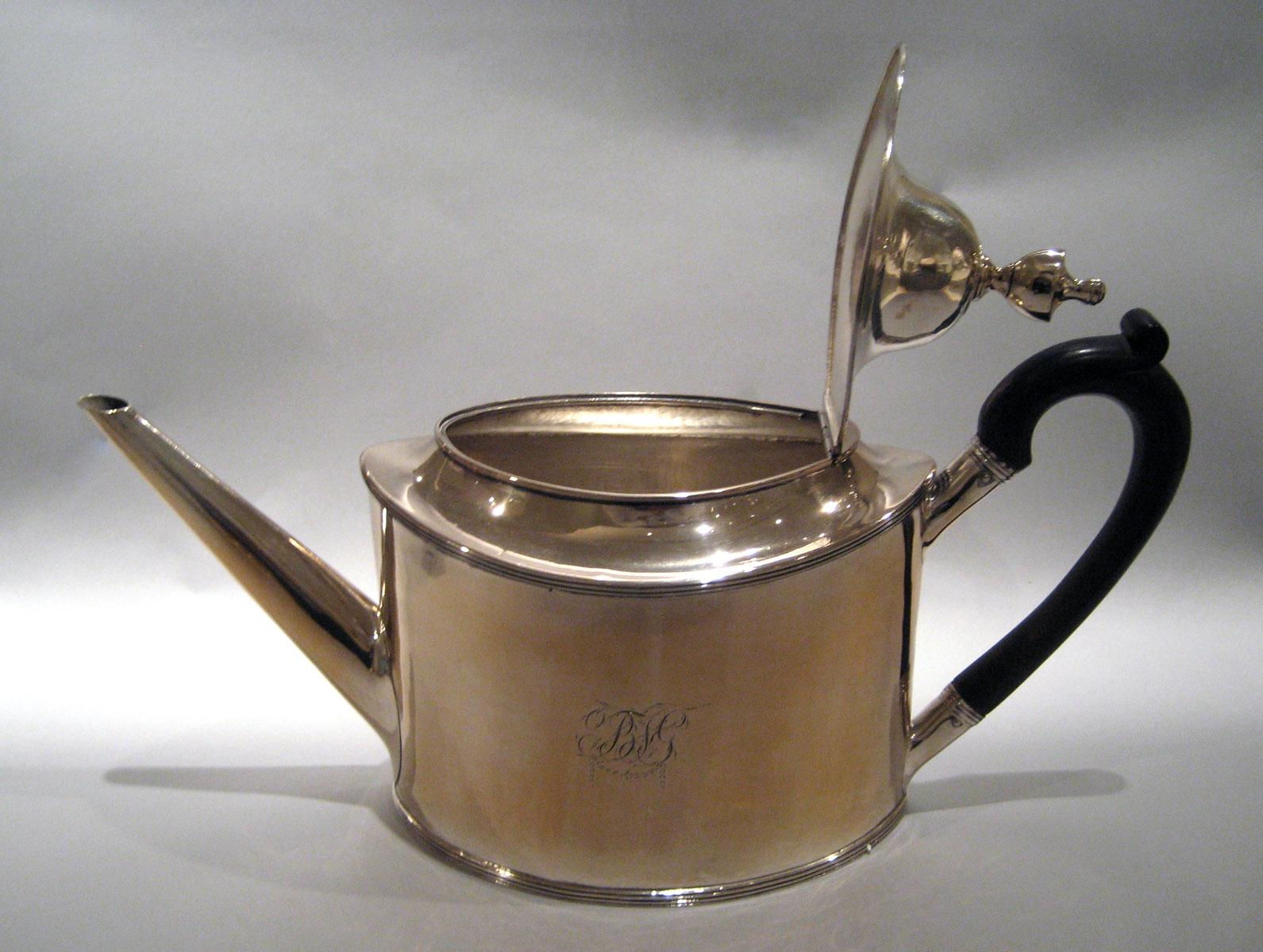 1979.0192 Silver Teapot open
