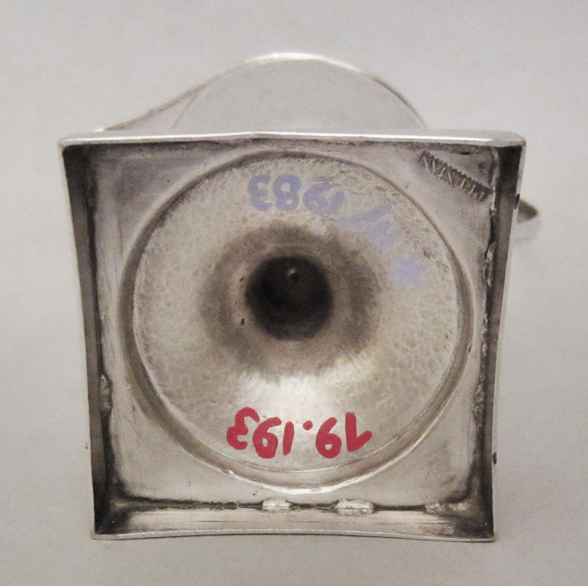 1979.0193 Cream pot, underside