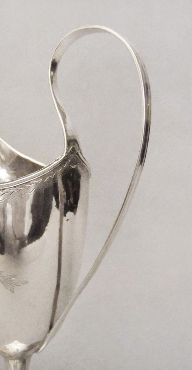 1979.0193 Cream pot, handle