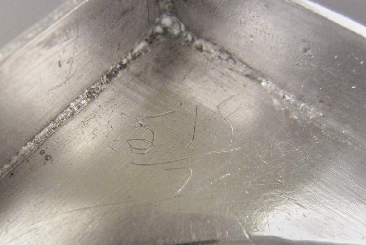1979.0194 Slop bowl, inscription 2