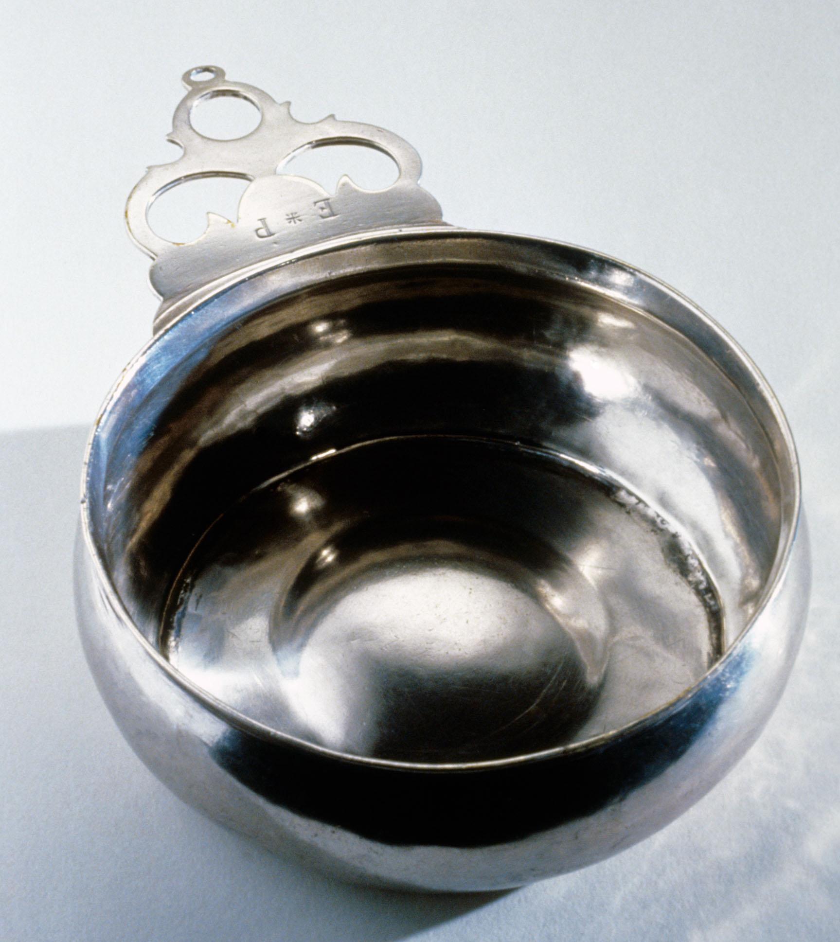1979.0197 Porringer, view 1