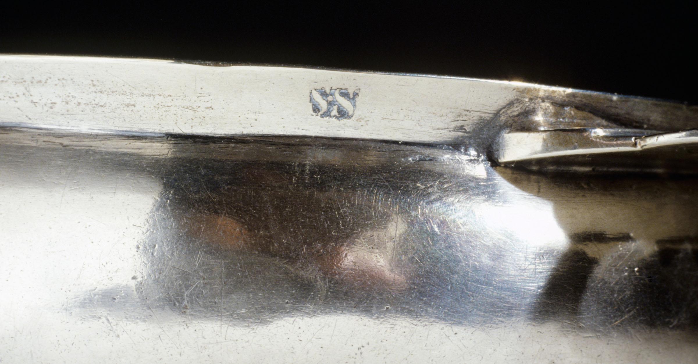 1979.0197 Porringer, detail 1
