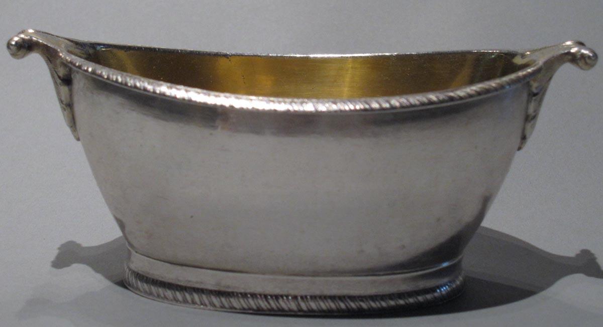 1979.0198.001 salt cellar back