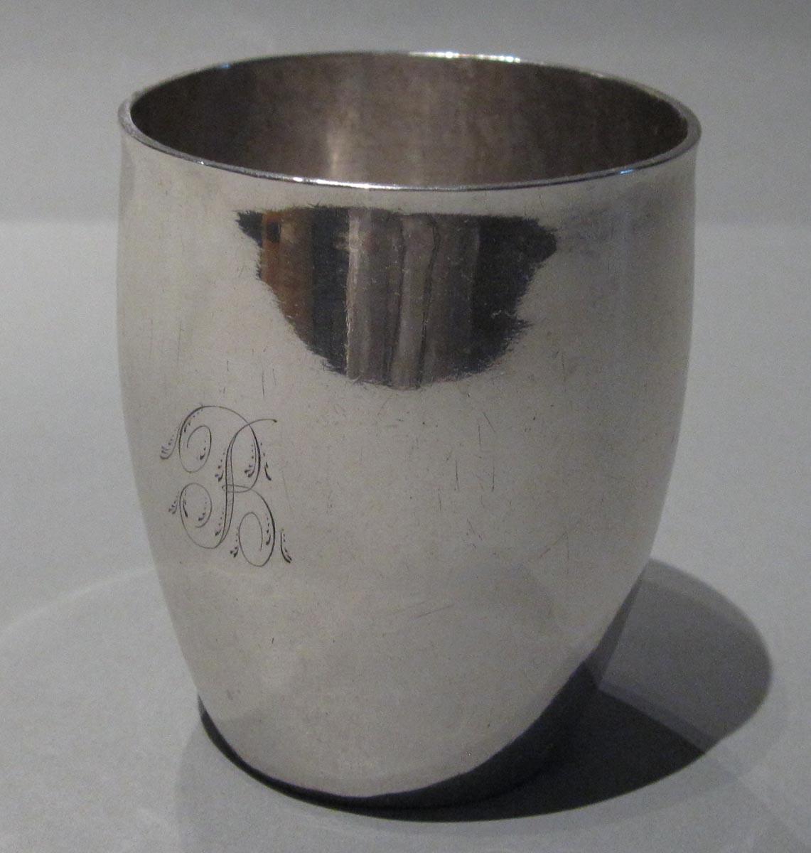 1979.00203 beaker left diag
