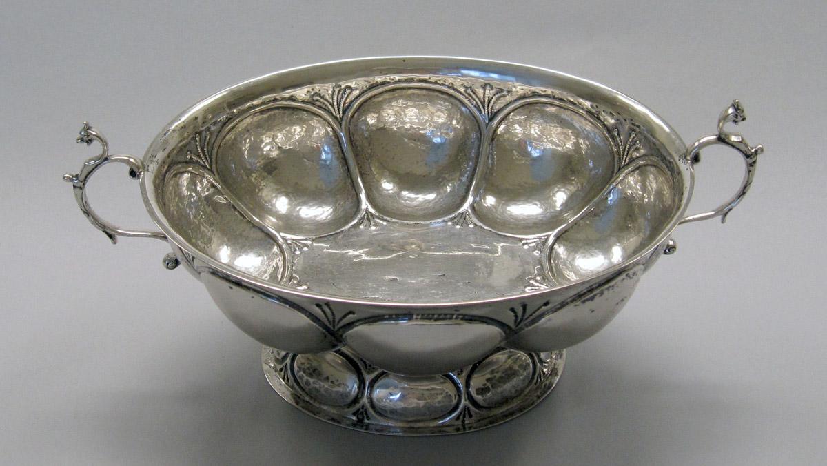 1979.0207 Silver Bowl interior