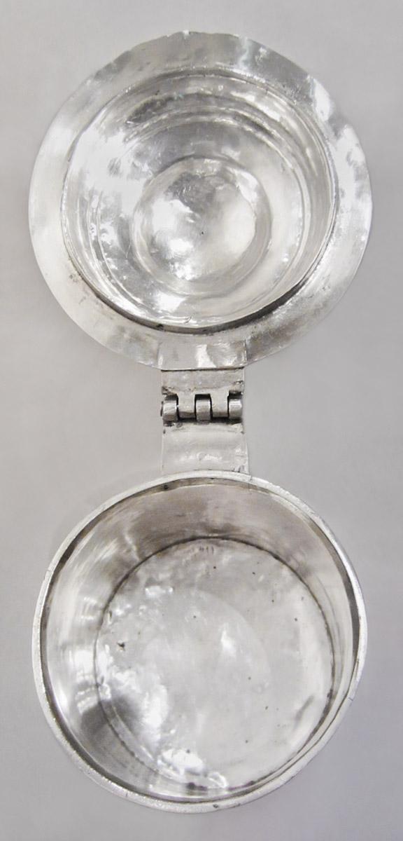 1979.0219 Tankard, interior