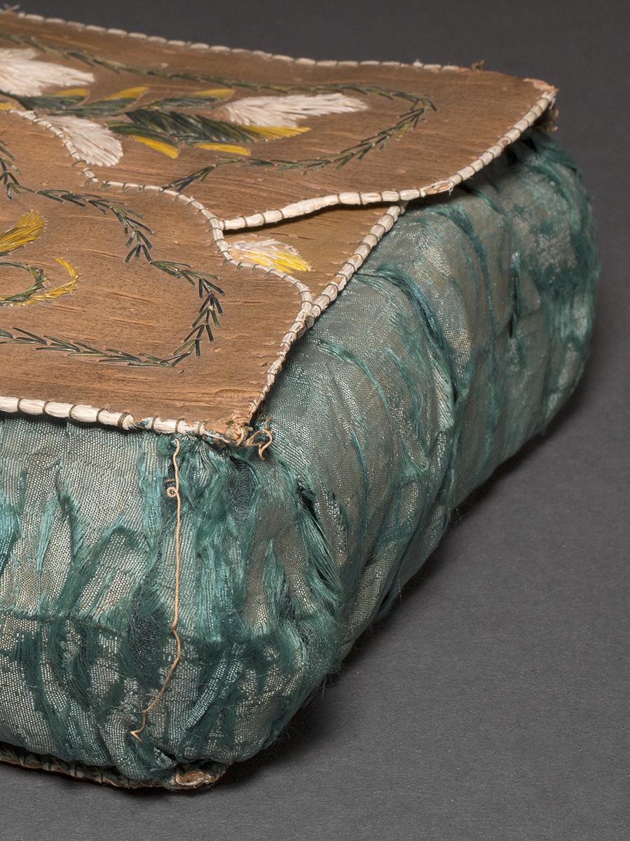 1979.0220 Case, Side Detail