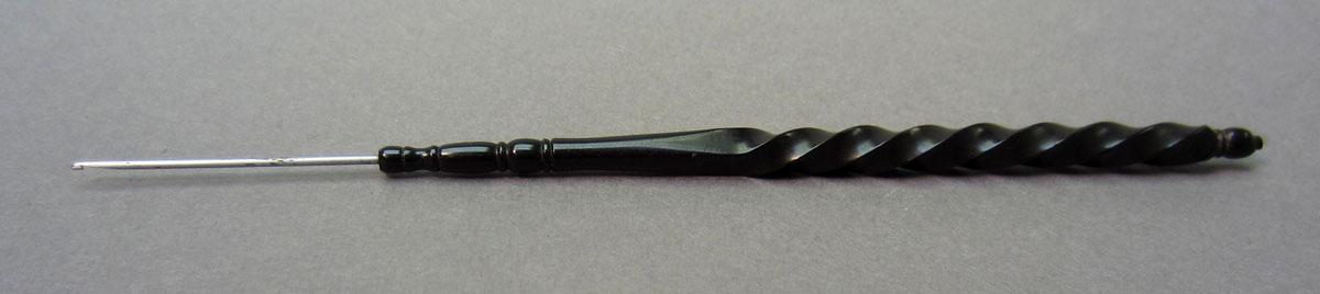 1980.0020 Tool (for needlework), view 1