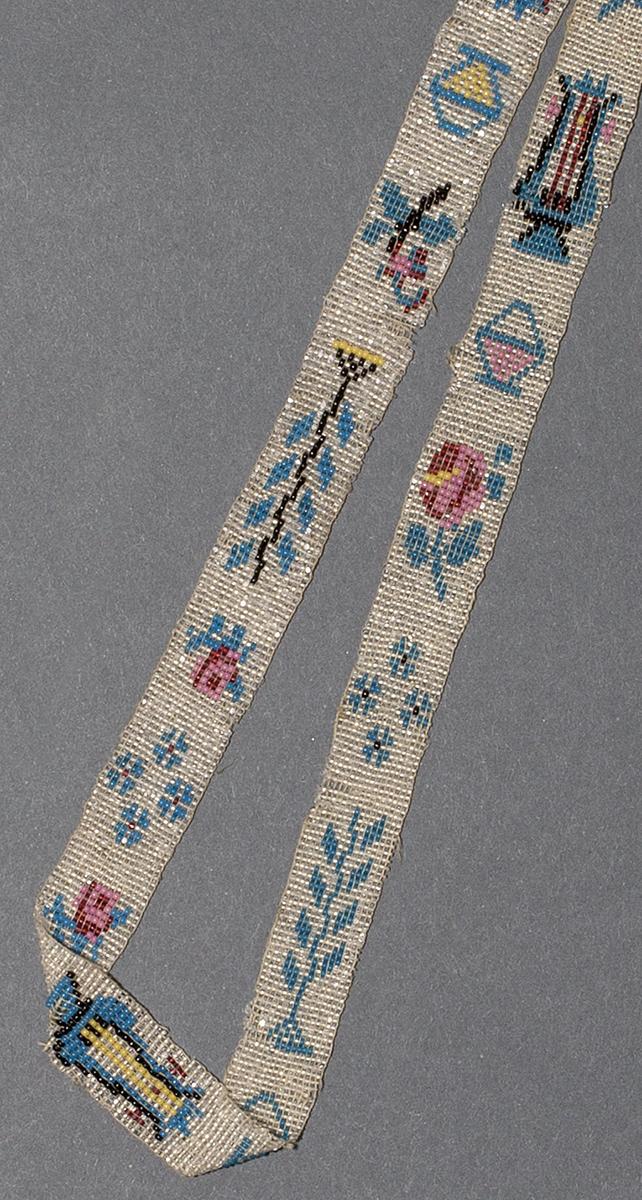 1980.0026 Necklace, Detail 3