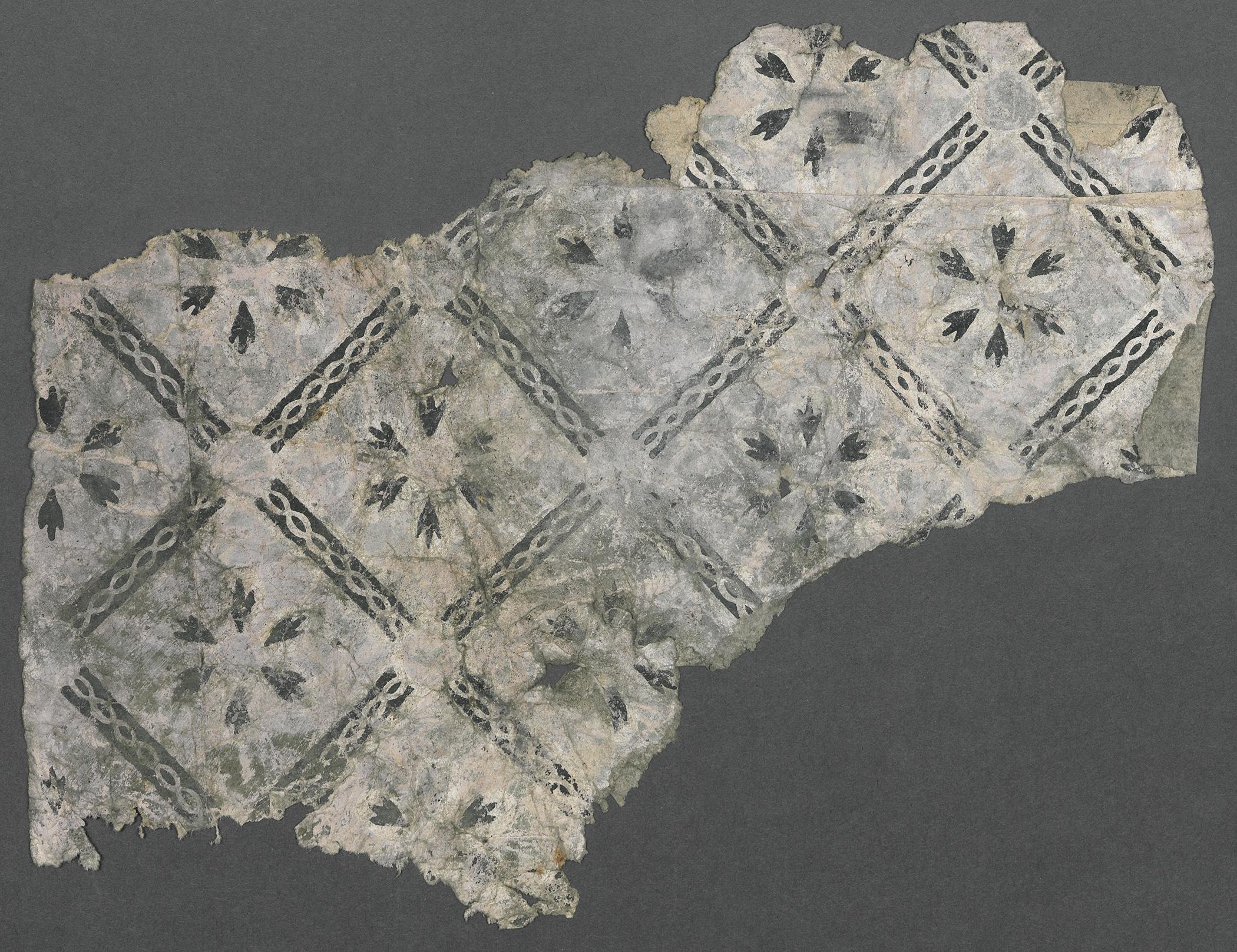 1980.0043 Wall covering, Fragment 1