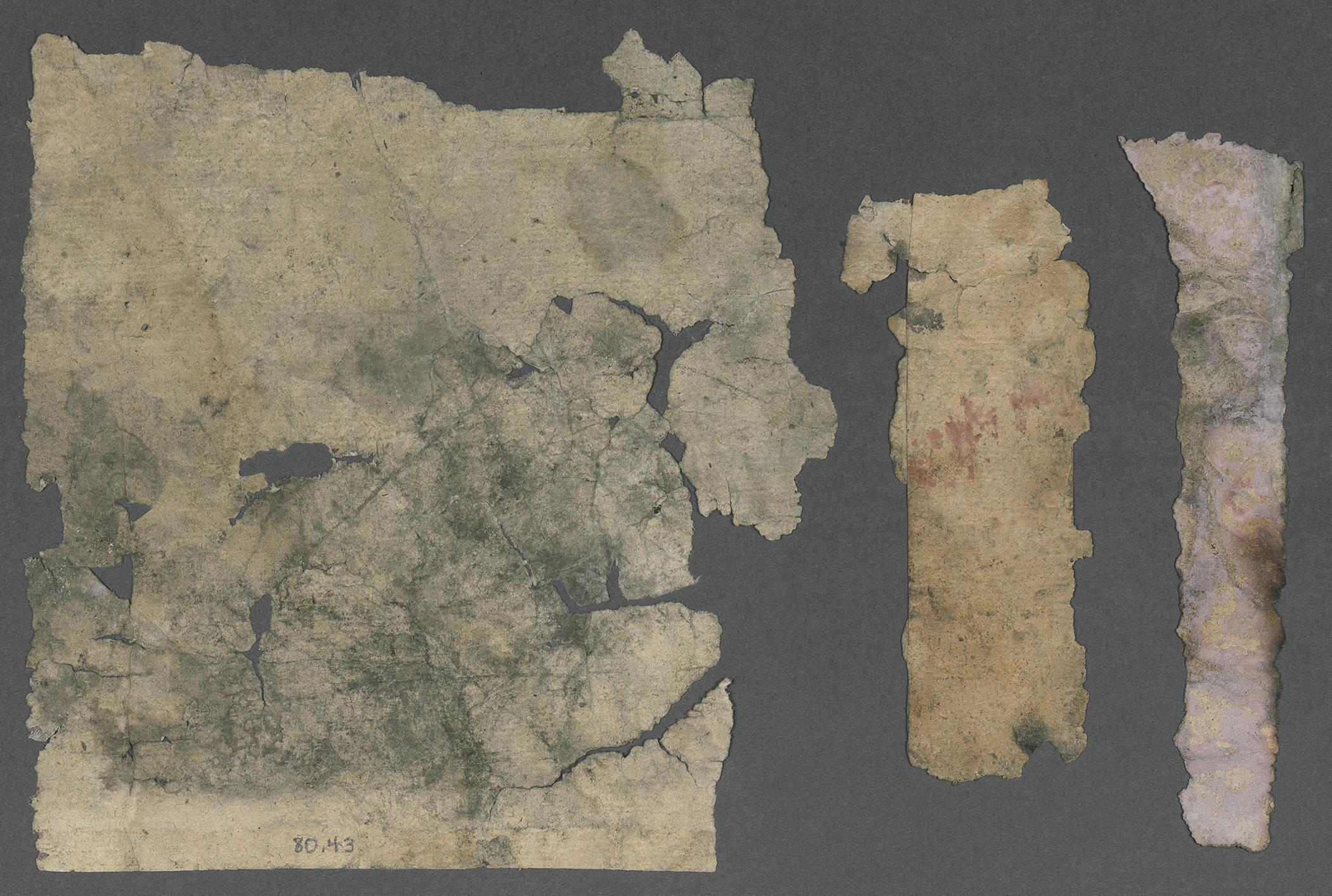 1980.0043 Wall covering, Fragment 2, set of three pieces, reverse