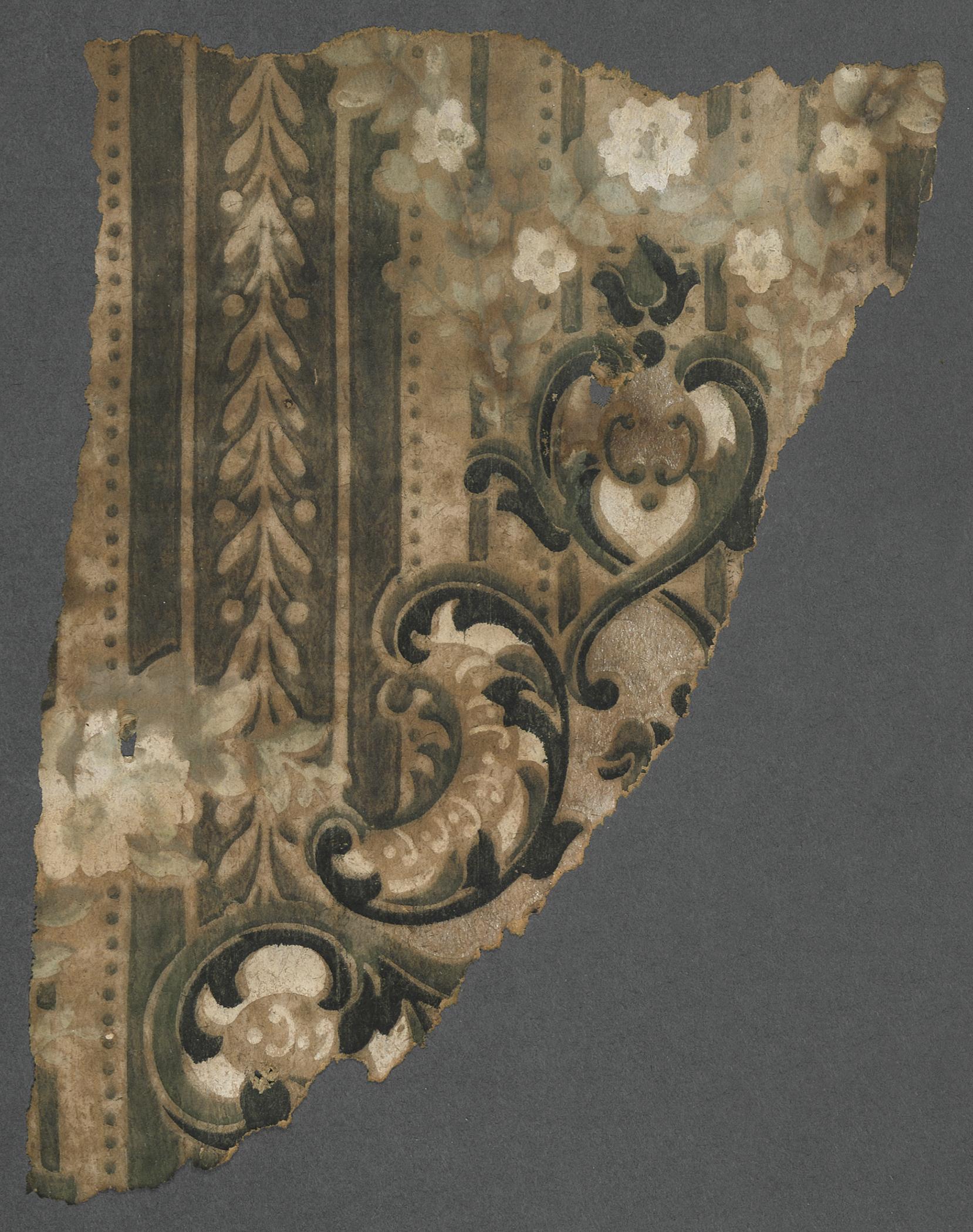 1980.0044.002 Wall covering, Fragment 1