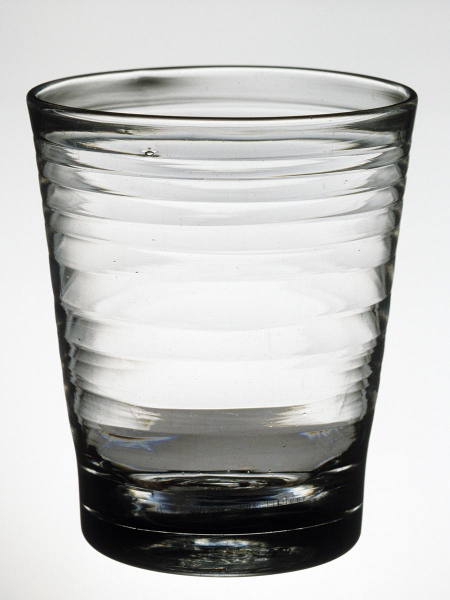 1980.0089 Glass tumbler.