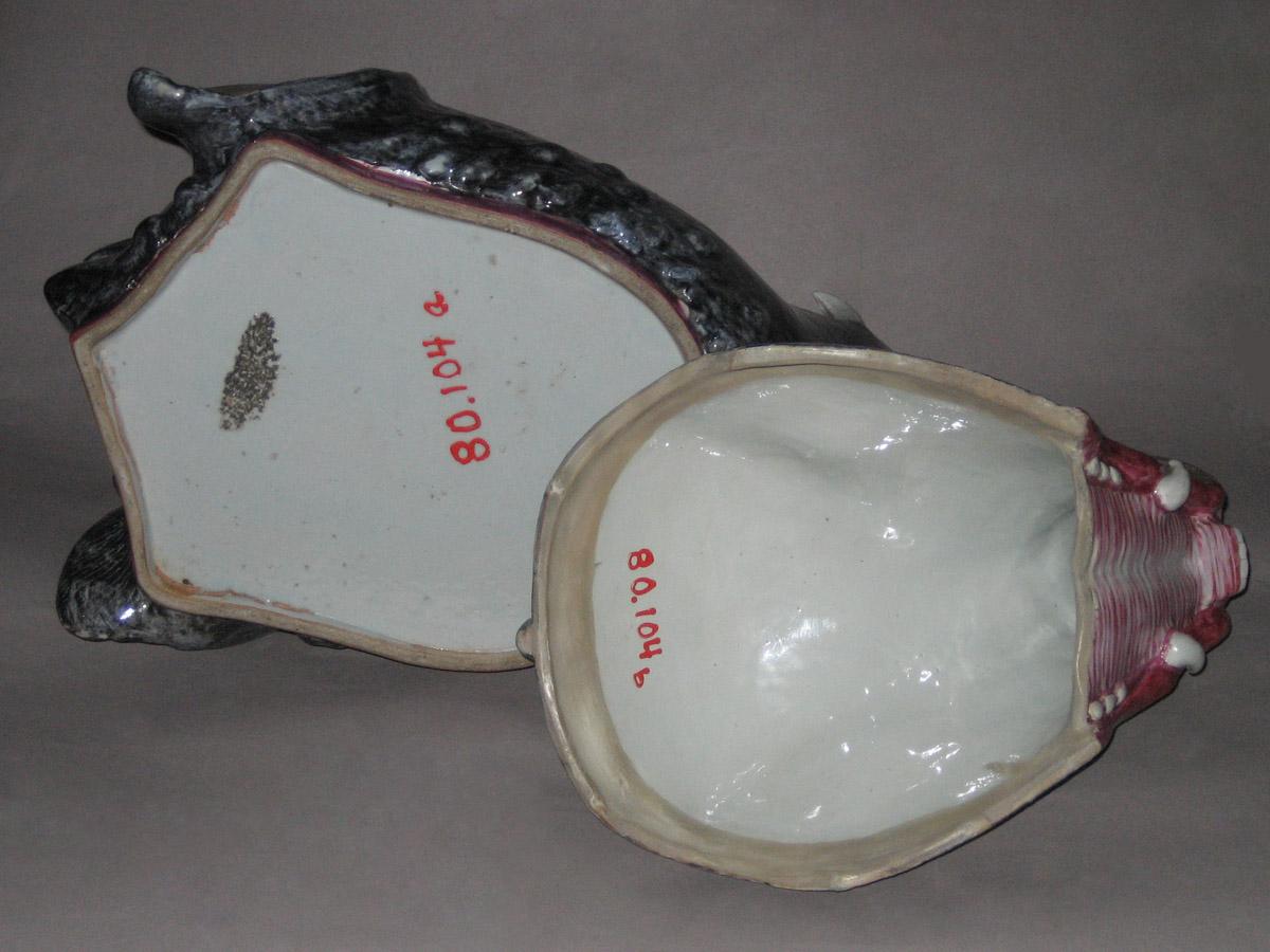 1980.0104 A, B Tureen (view 3)