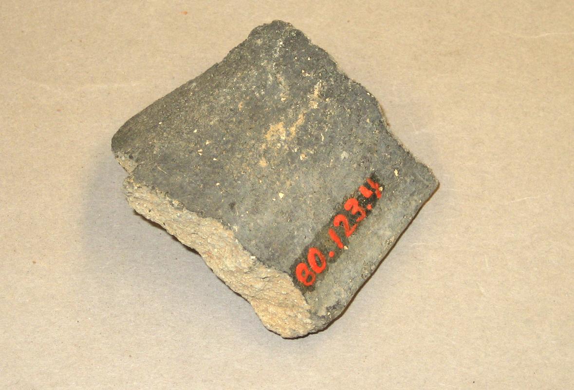 1980.0123.004 Ceramic fragment-underside