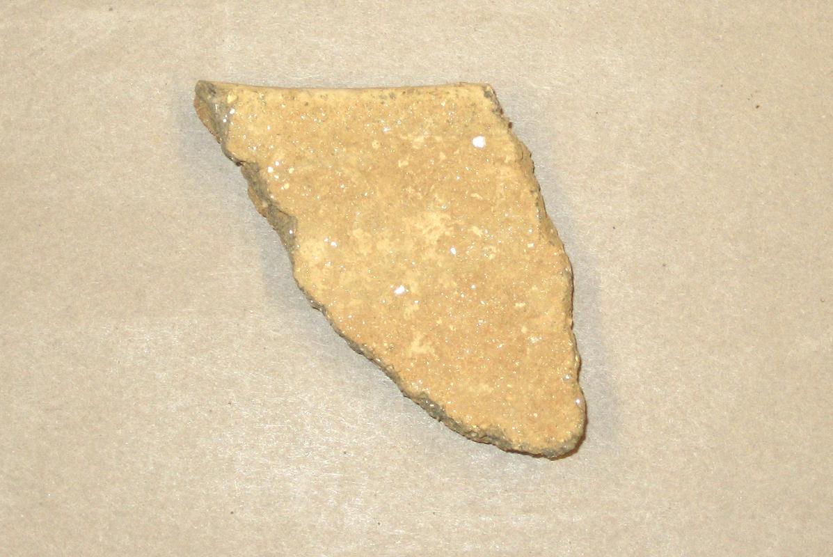 1980.0123.015 Ceramic fragment-underside