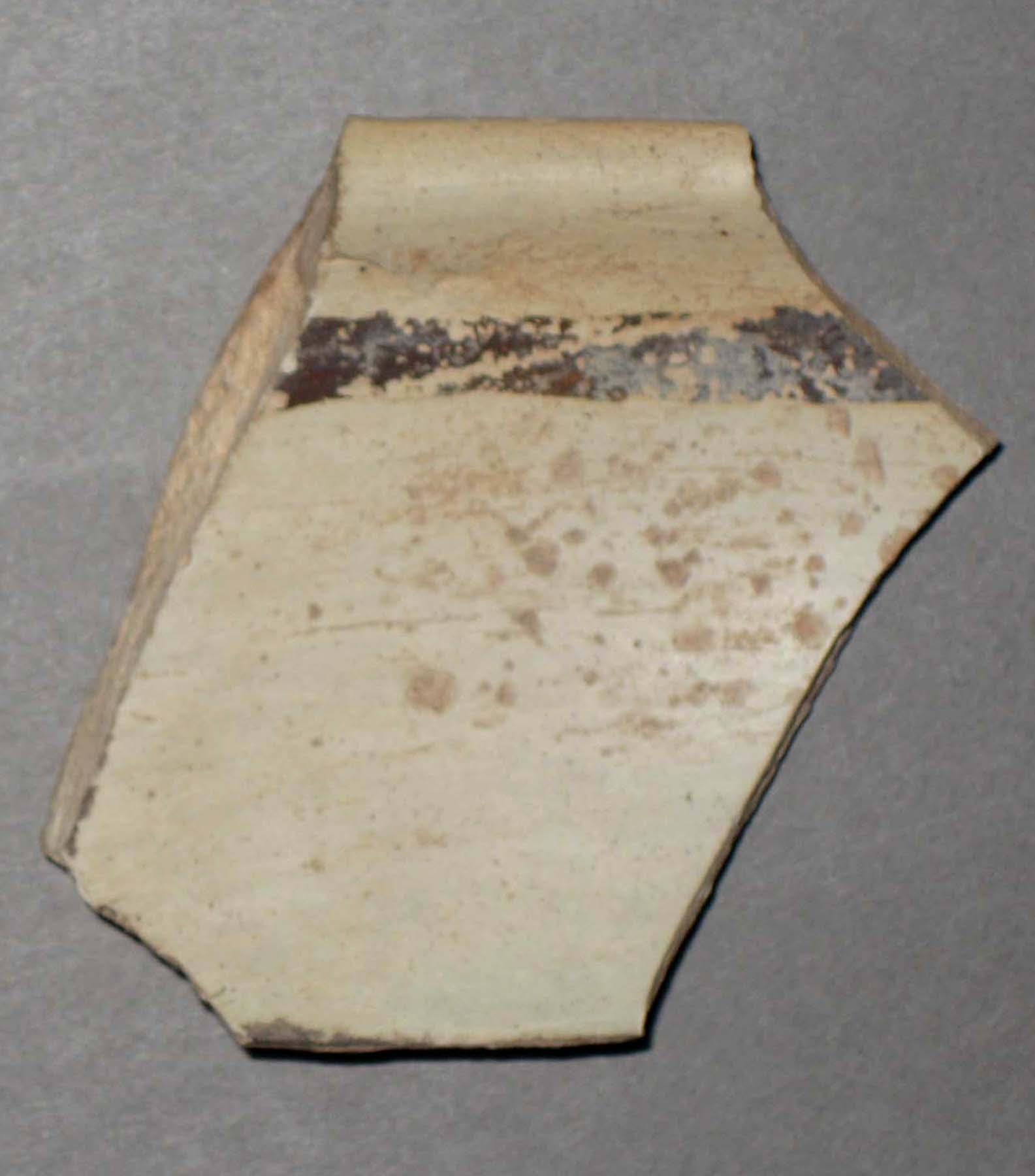 1980.0124.016 Earthenware fragment