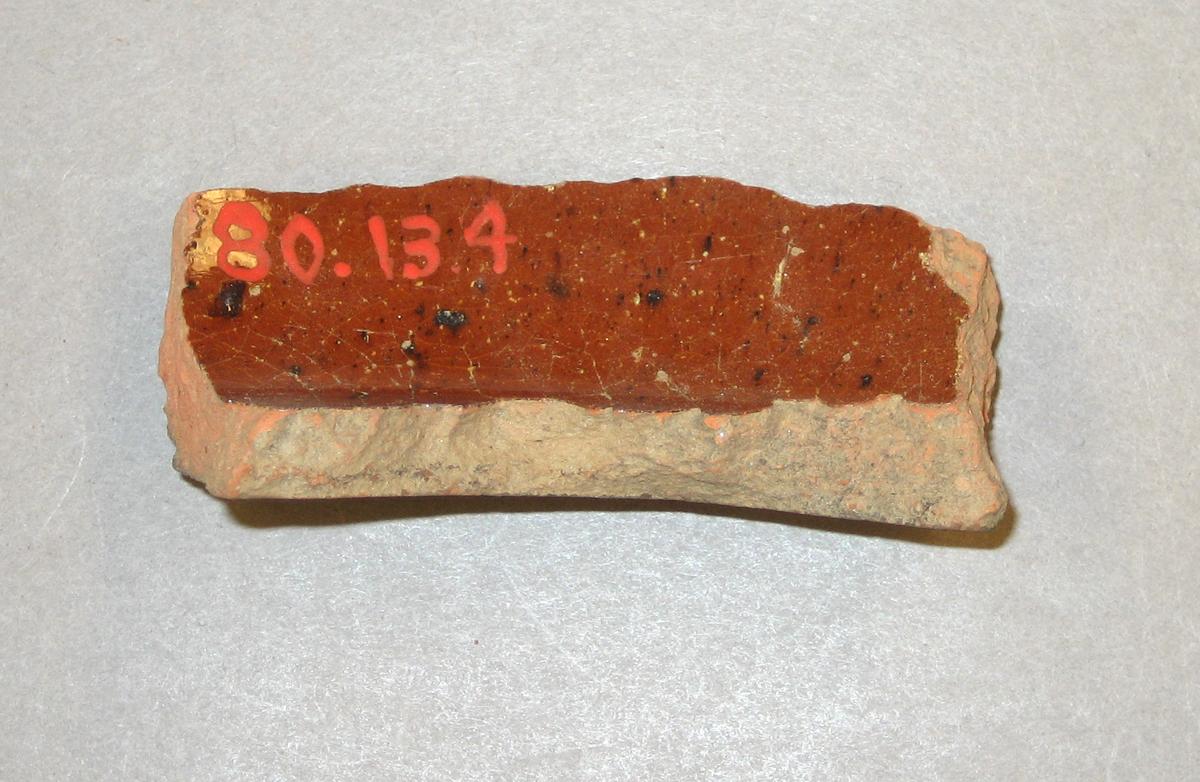 1980.0134 Ceramic fragment-interior