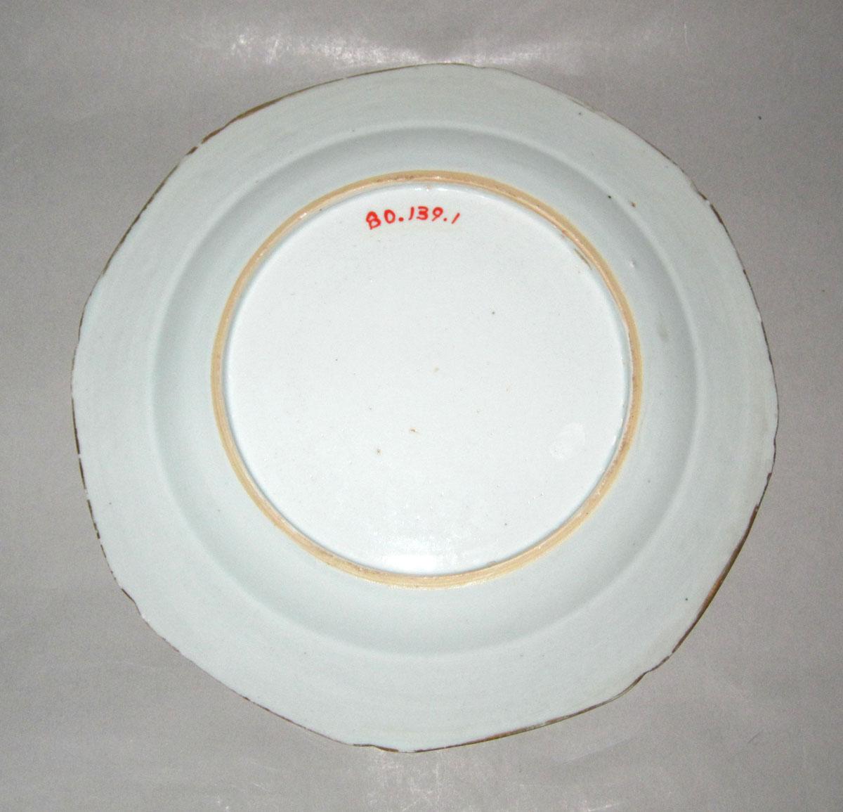 1990.0139.001 Porcelain plate underside