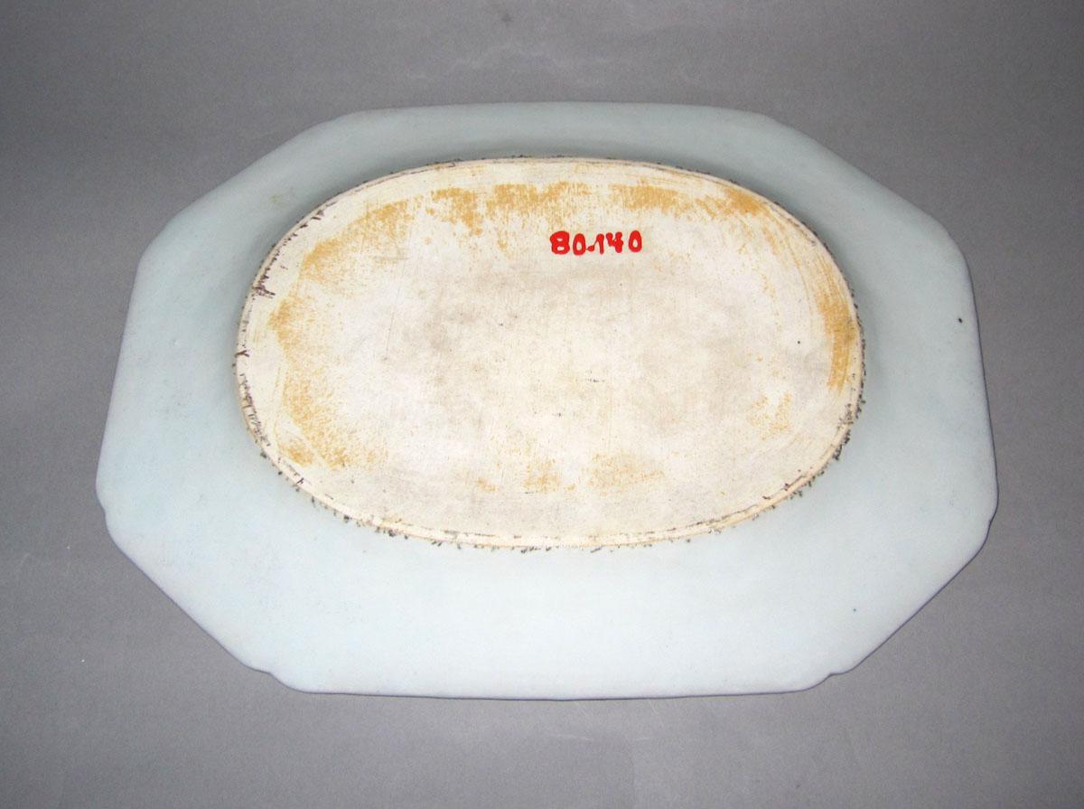 1980.0140 Porcelain platter underside