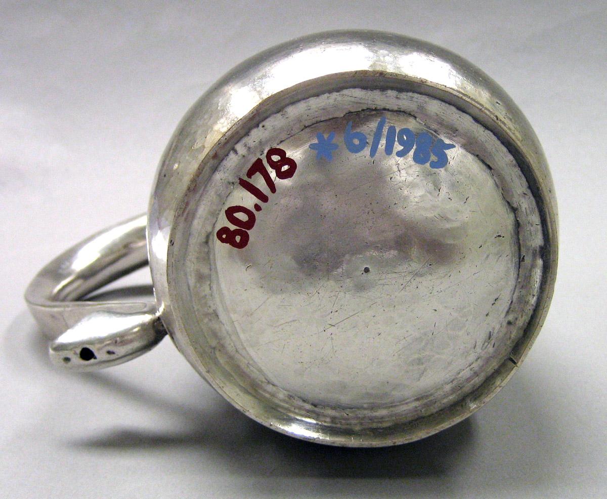 1980.0178 Silver Cann underside