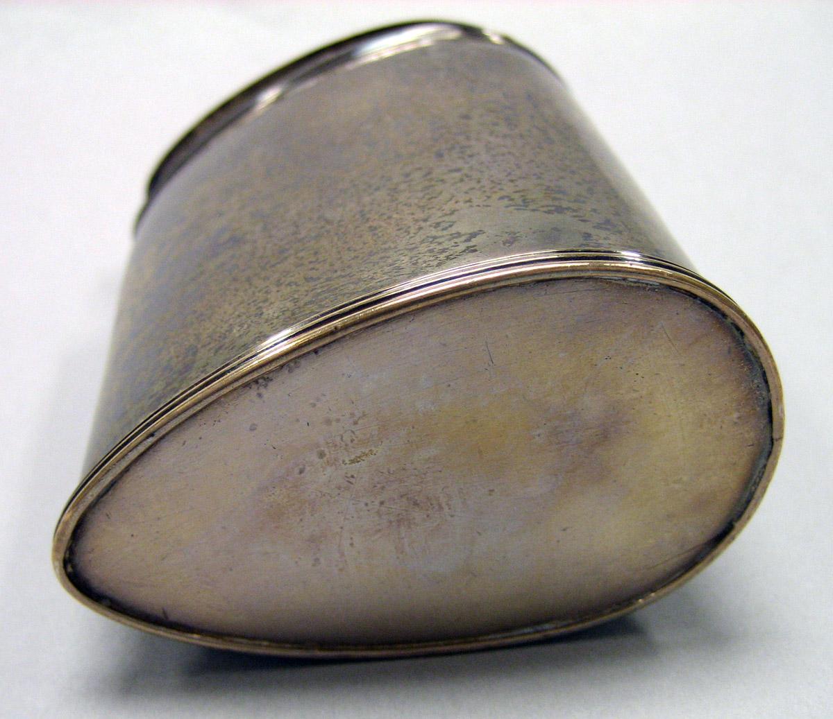 1980.0186 Silver Box underside