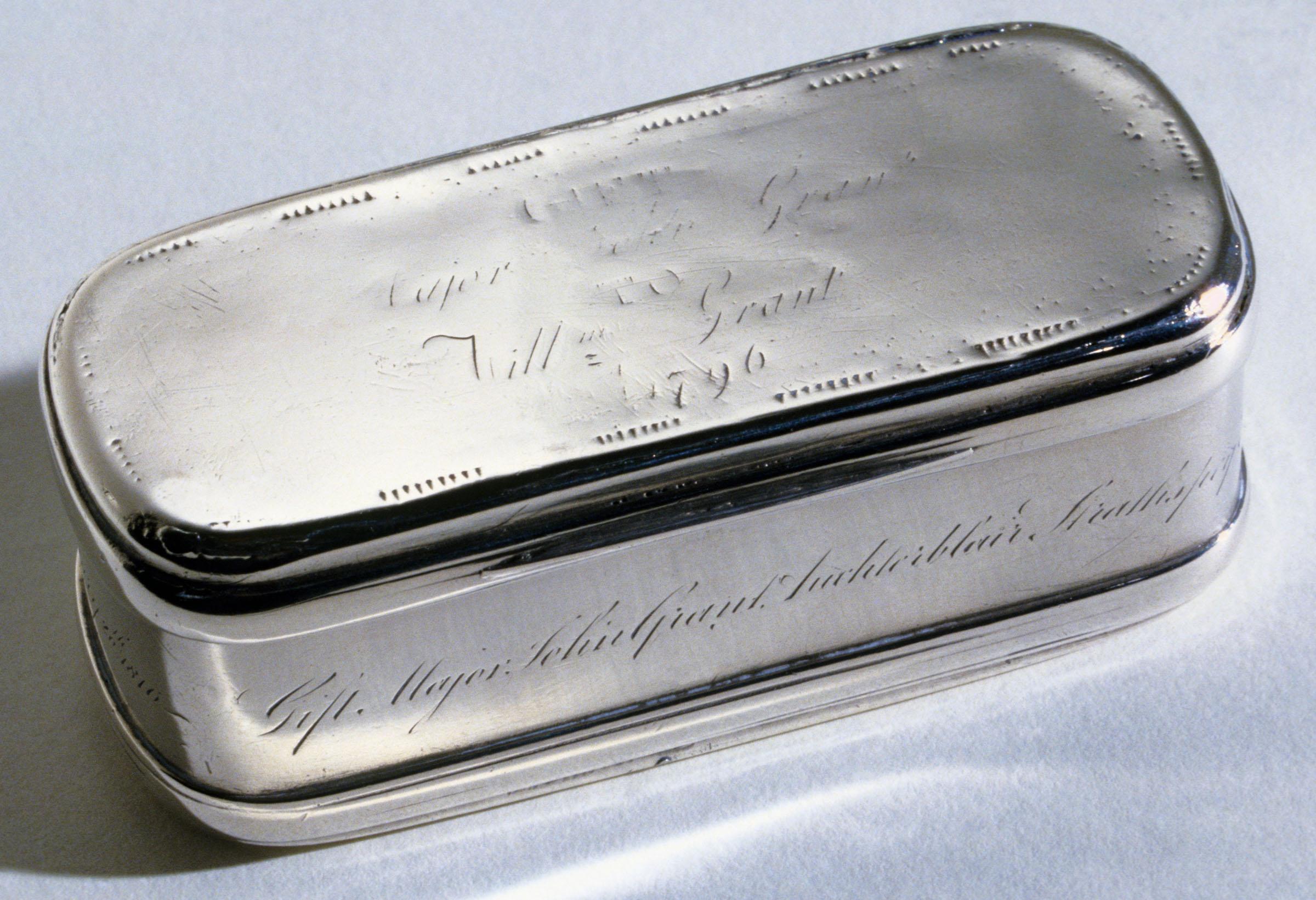 1980.0187 Box, Snuff Box, view 1
