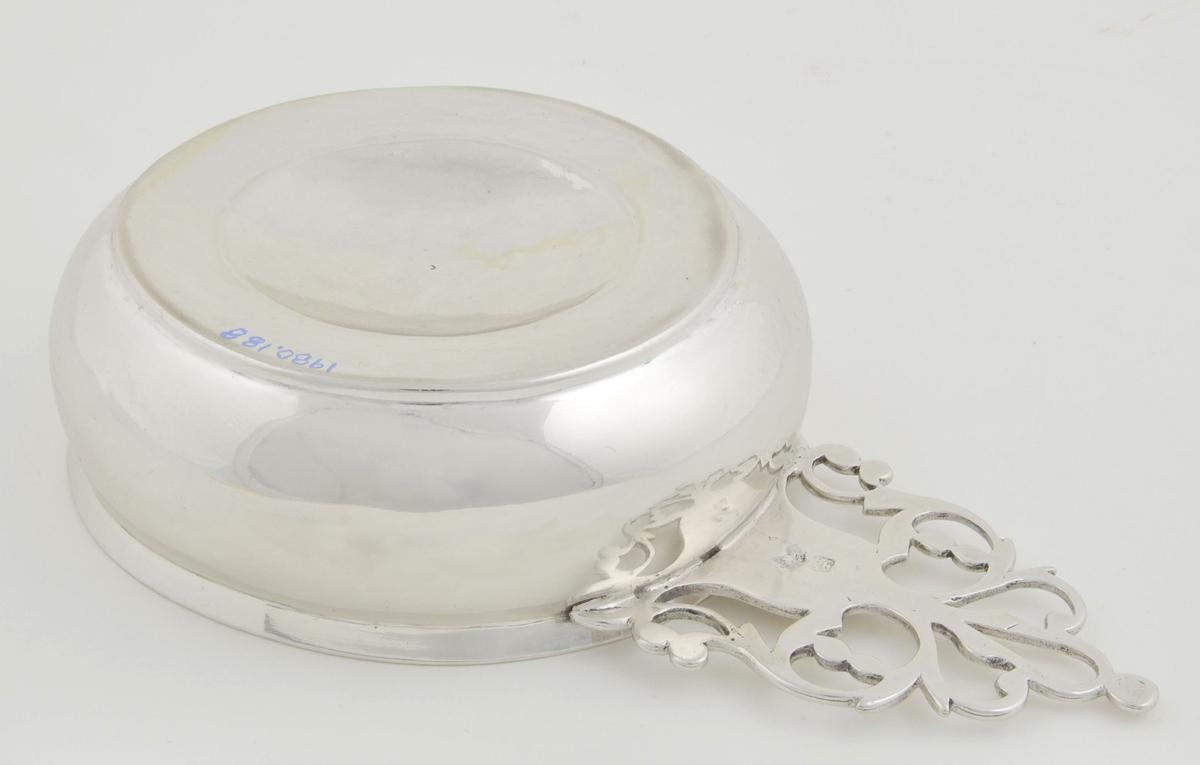 1980.0188 Porringer, View 2