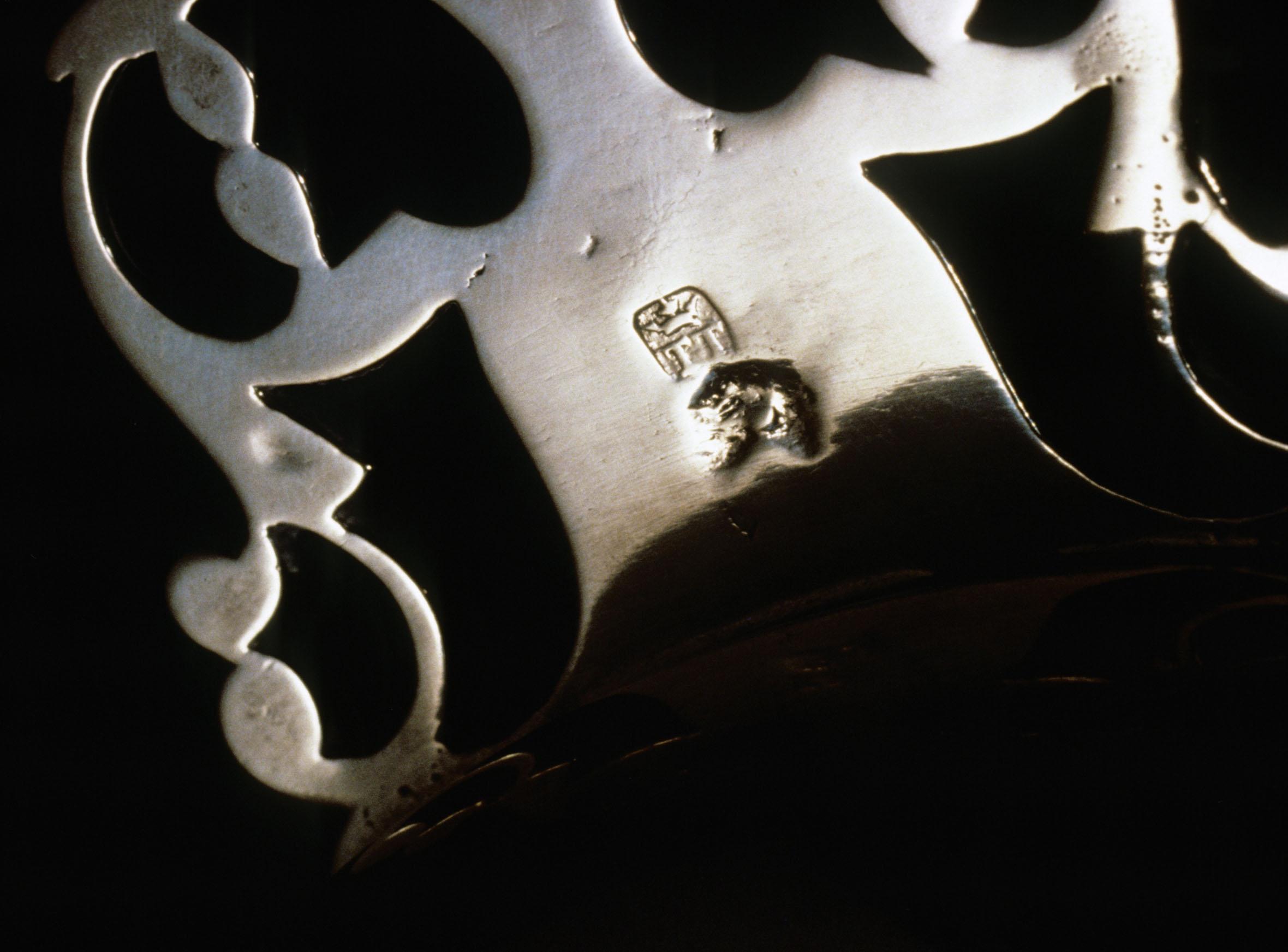 1980.0188 Porringer, detail 1