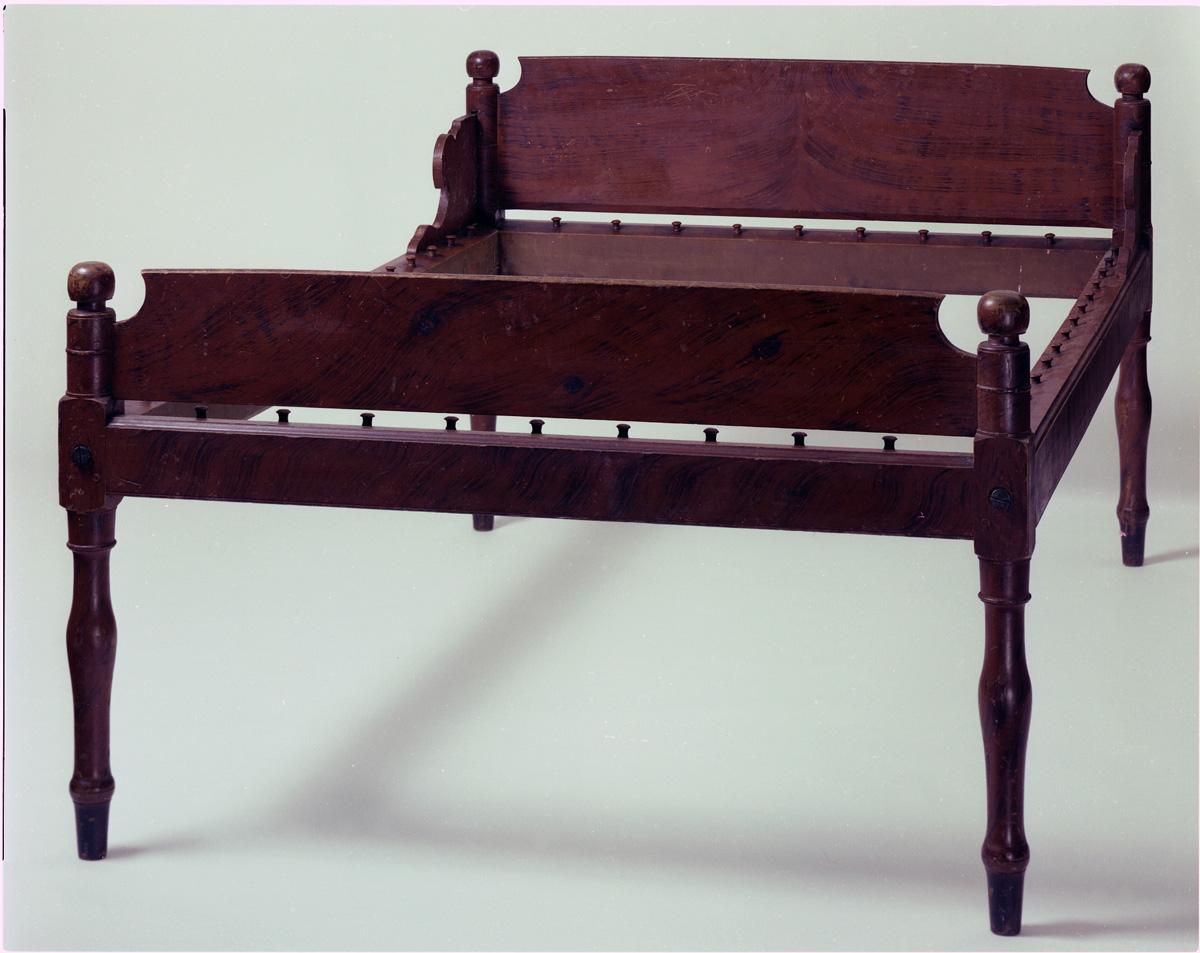 1981.0010 Bed