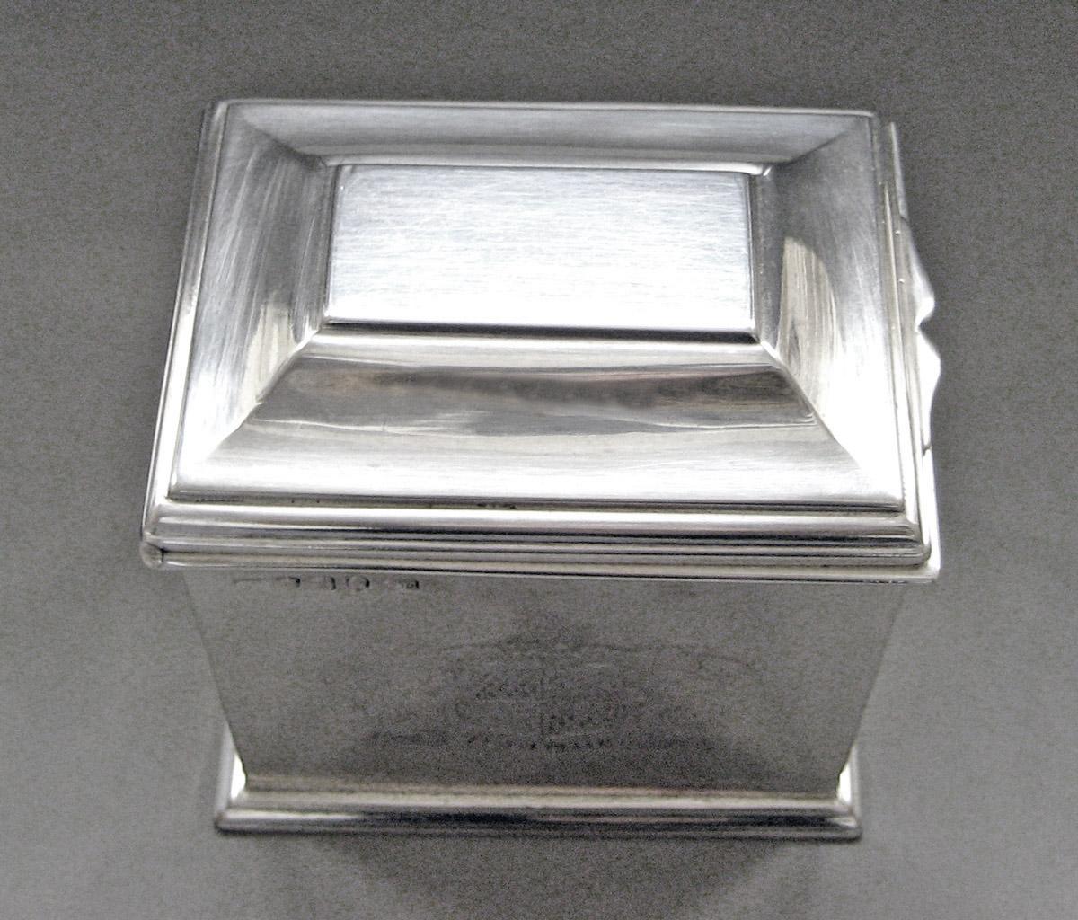 1981.0012 Silver Tea Cannister top view