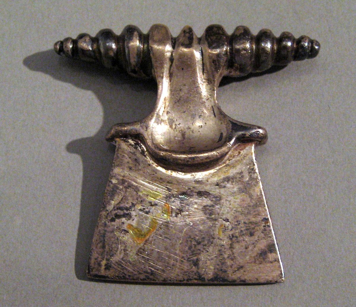 1981.0016.001 Silver Tankard thumbpiece upper surface