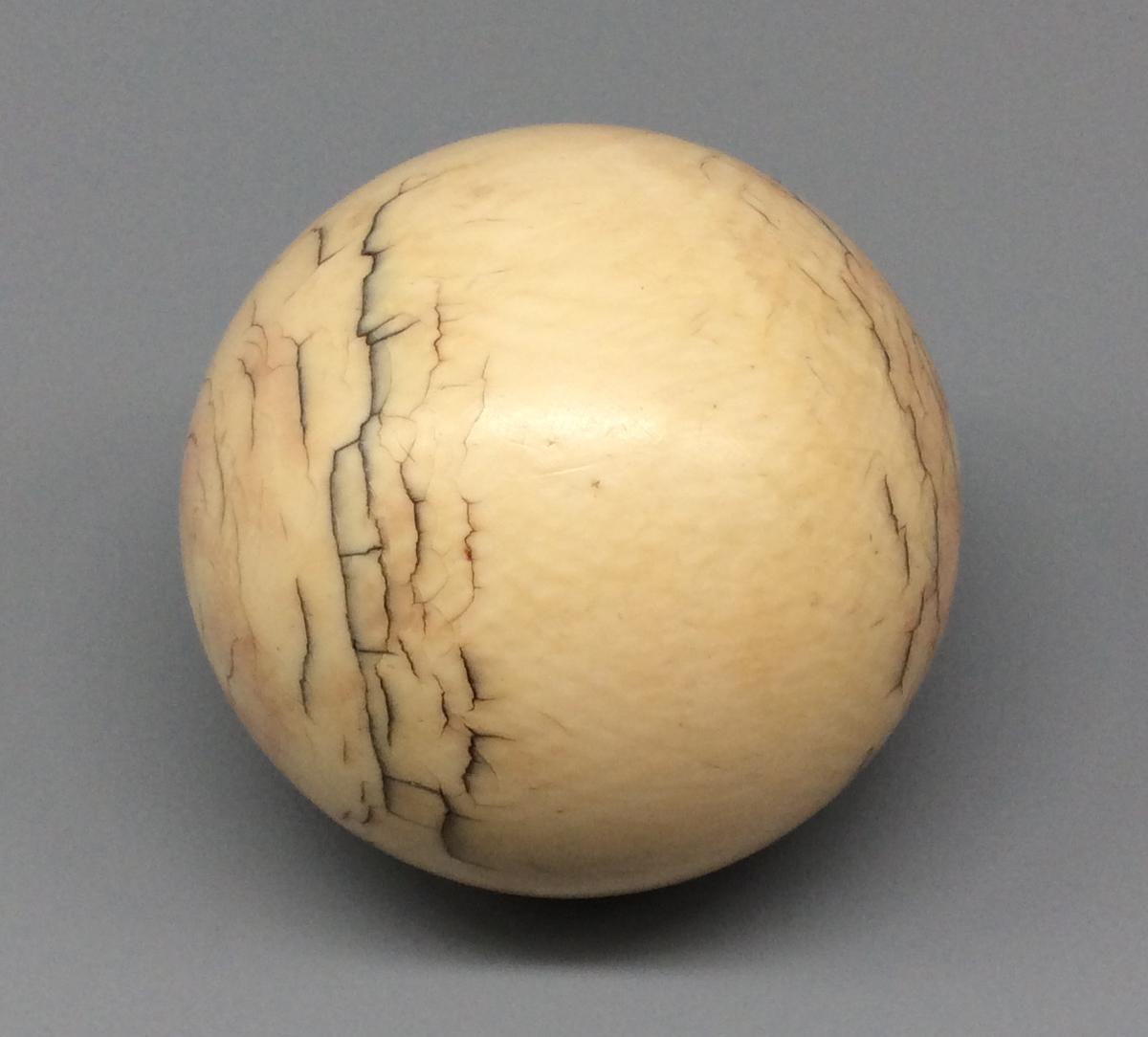 1981.0038.001 Billiard ball, view 1