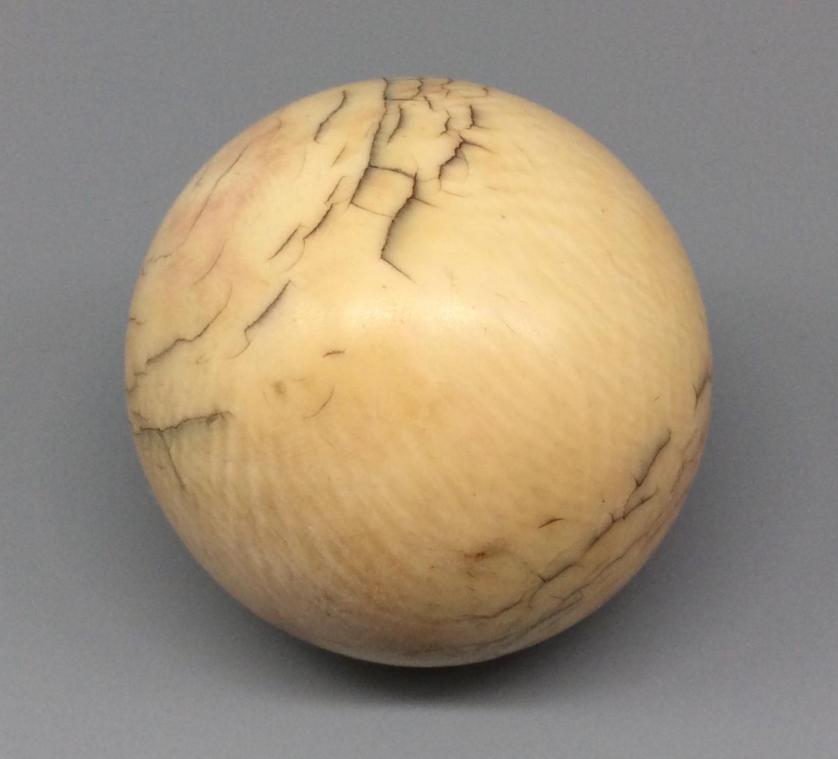 1981.0038.001 Billiard ball, view 2