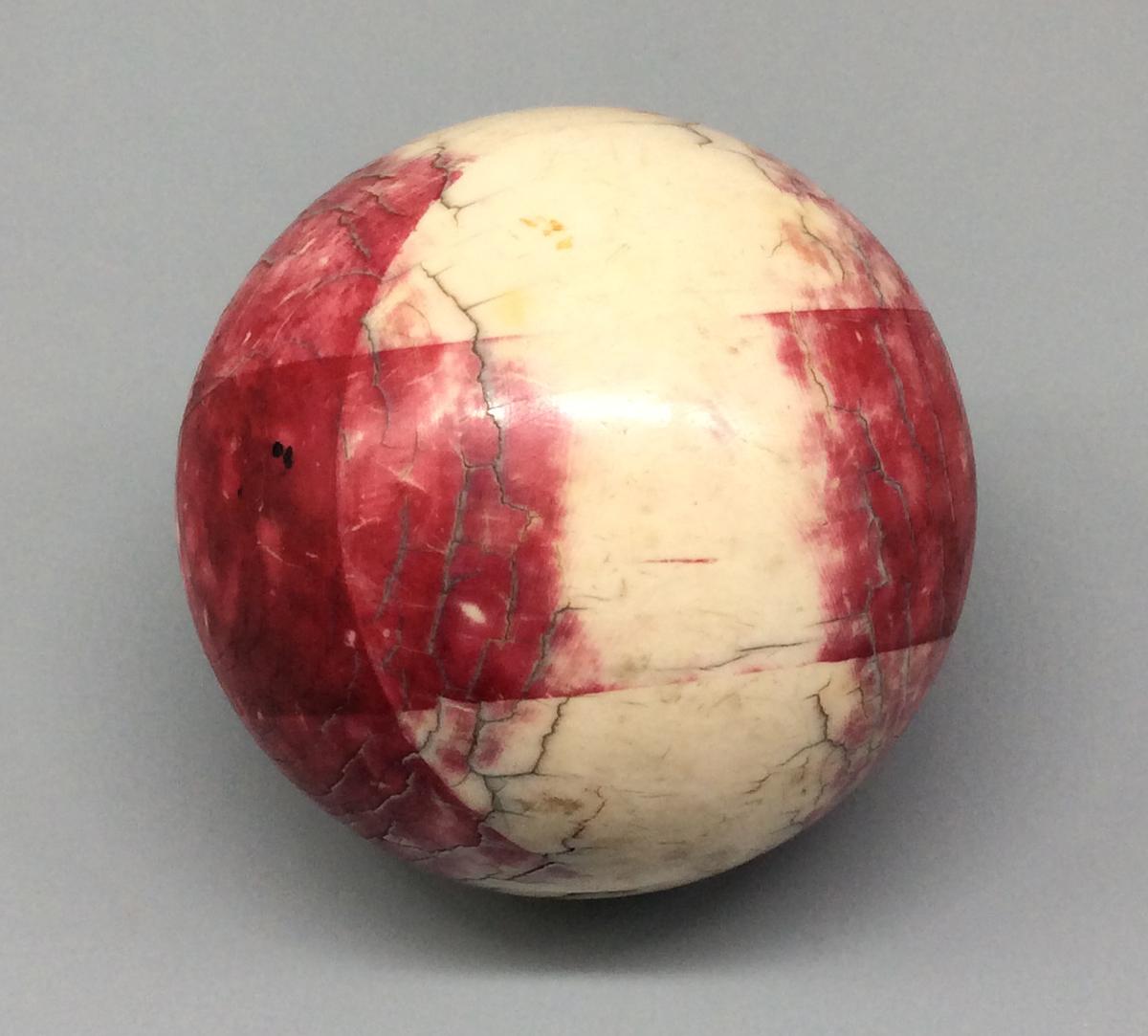 1981.0038.002 Billiard ball, view 1