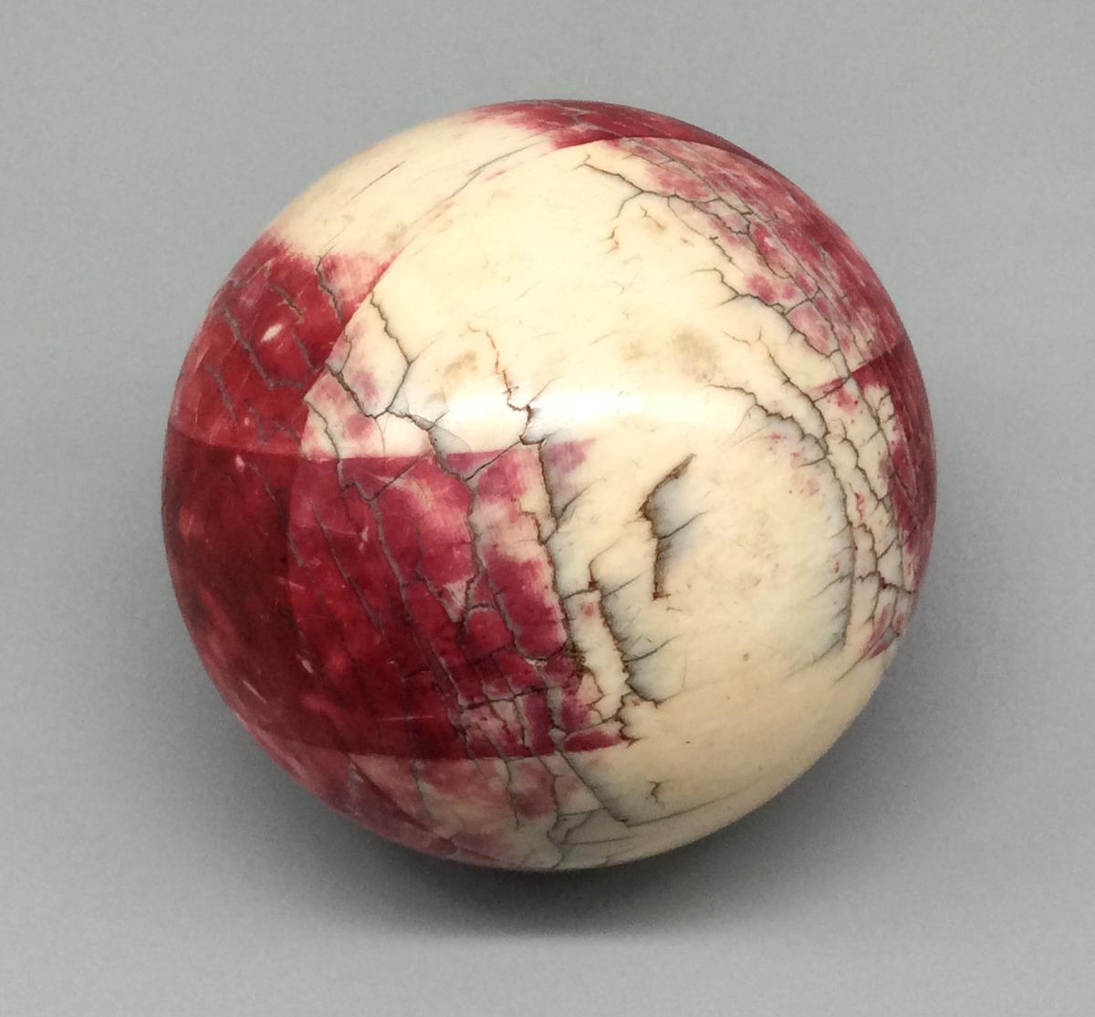 1981.0038.002 Billiard ball, view 2
